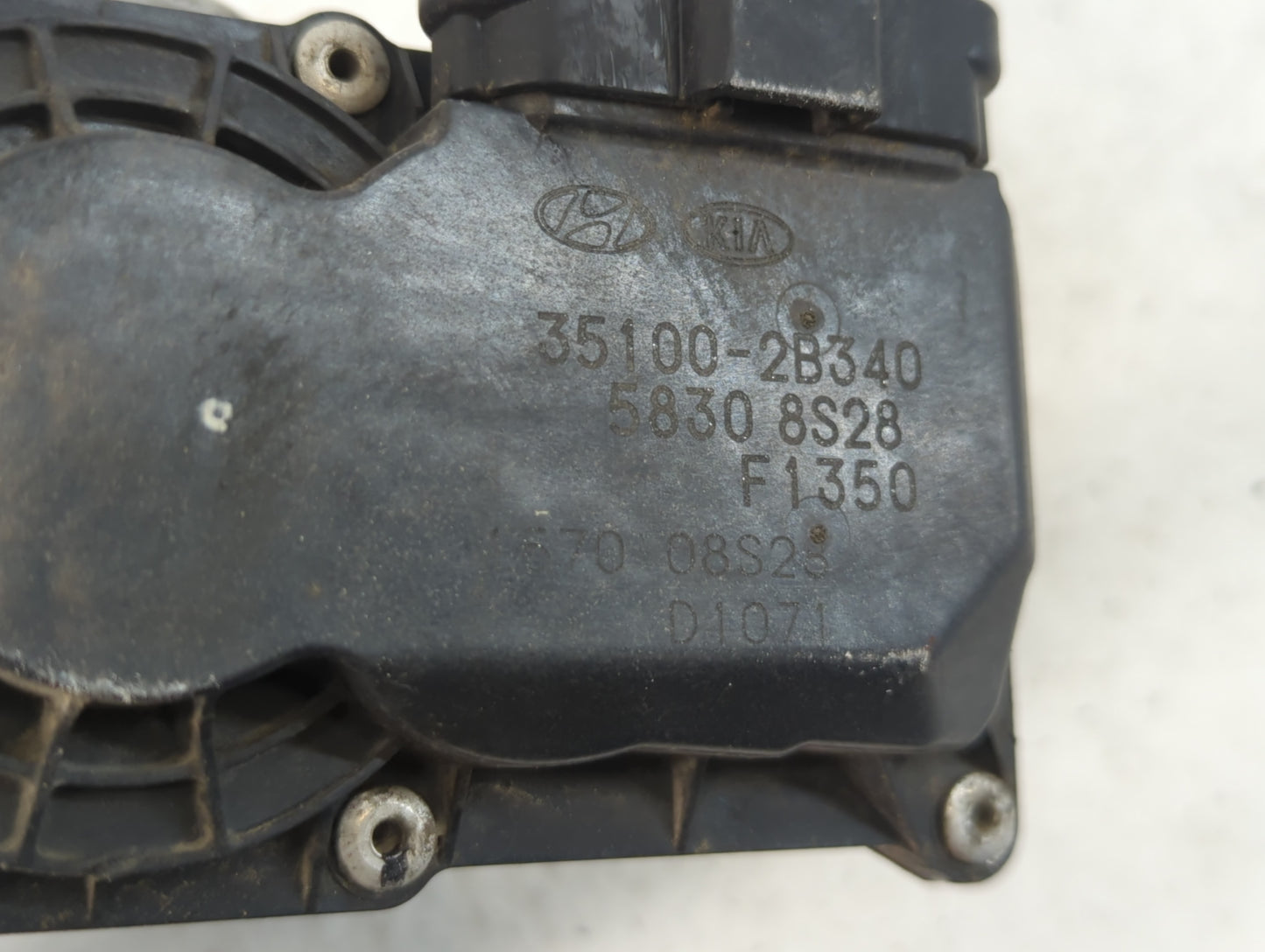 2016-2018 Hyundai Tucson Throttle Body P/N:35100-2B340 Fits Fits 2015 2016 2017 2018 2019 2020 2021 2022 OEM Used Auto Parts
