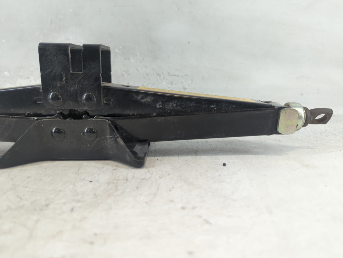 2016 Hyundai Tucson Spare Scissor Car Jack 1048261 - Oemusedautoparts1.com