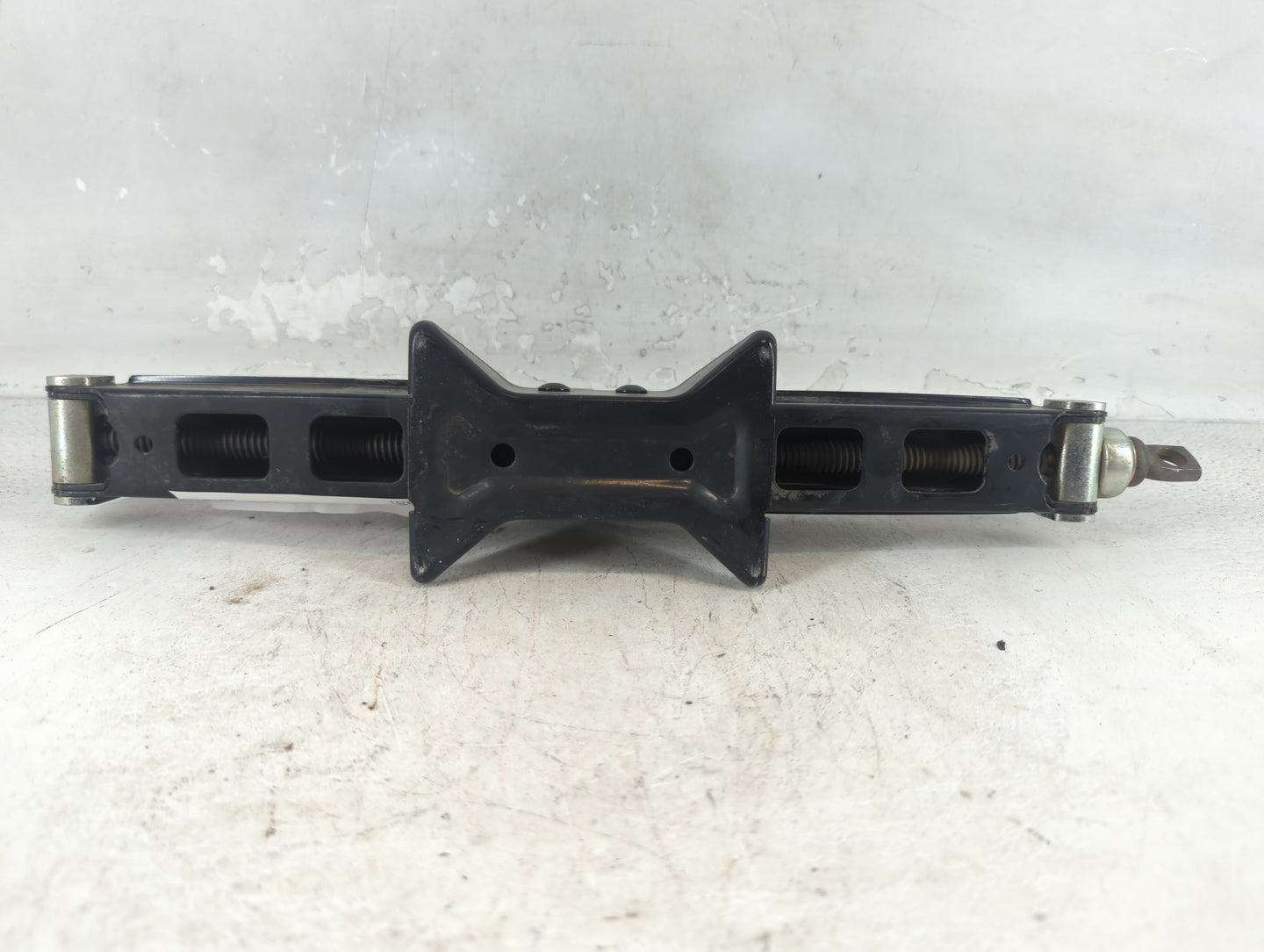 2016 Hyundai Tucson Spare Scissor Car Jack 1048261 - Oemusedautoparts1.com