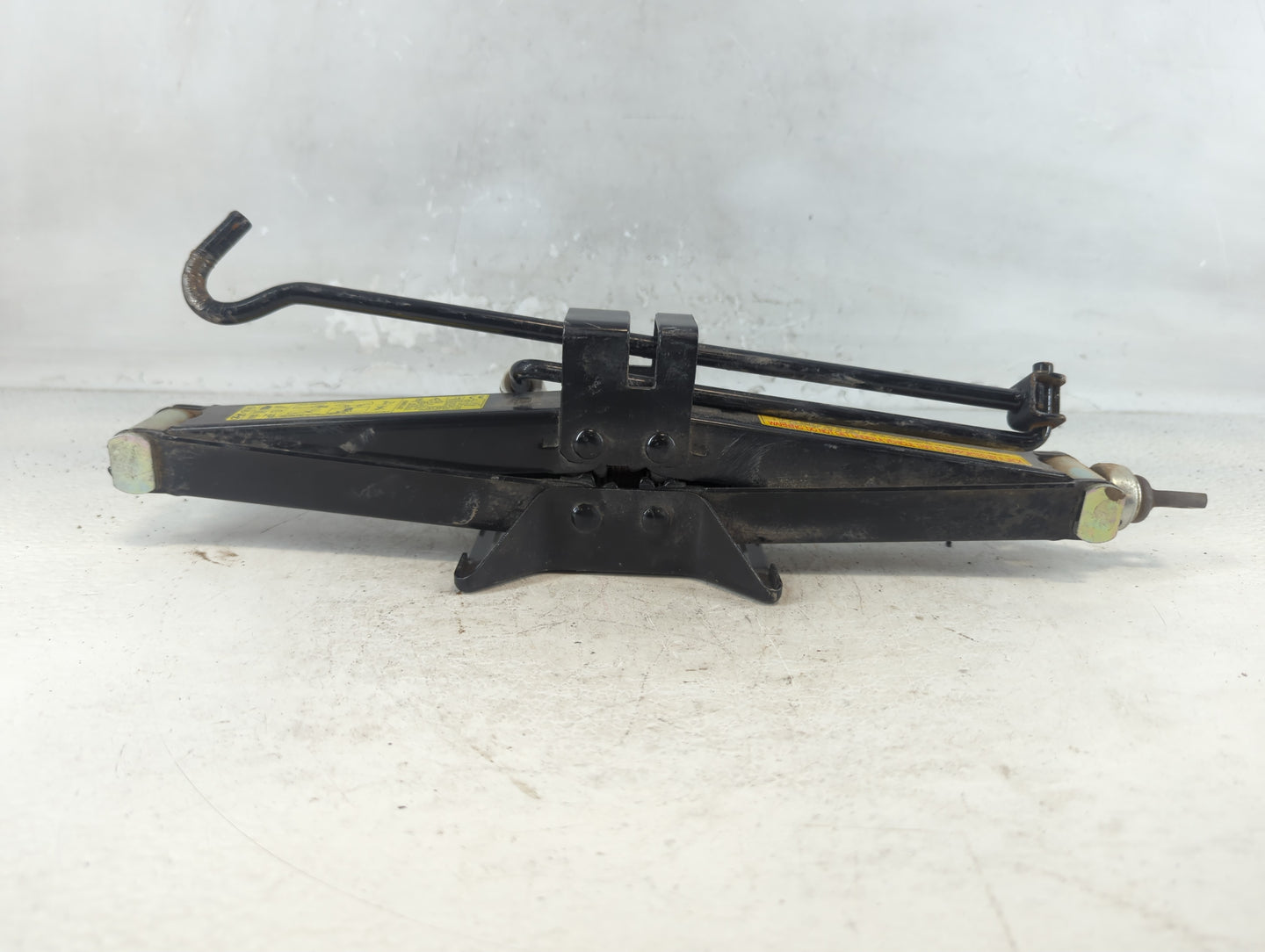 2016 Hyundai Tucson Spare Scissor Car Jack 1048273 - Oemusedautoparts1.com