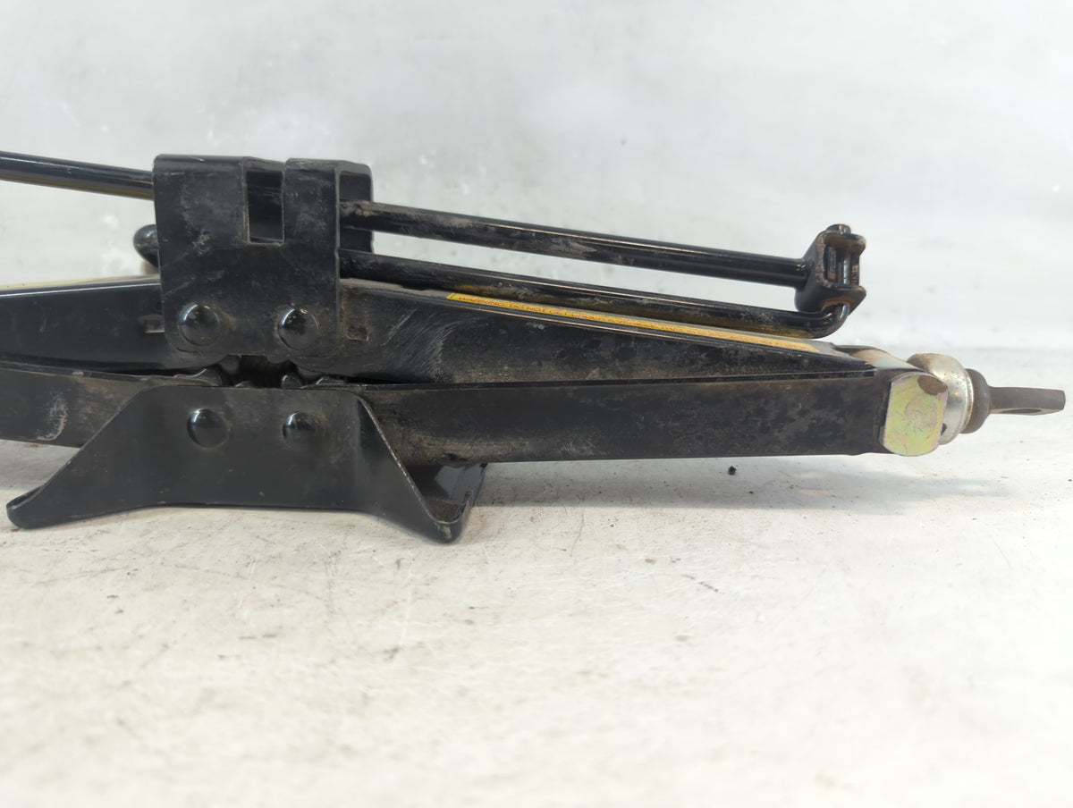2016 Hyundai Tucson Spare Scissor Car Jack 1048273 - Oemusedautoparts1.com