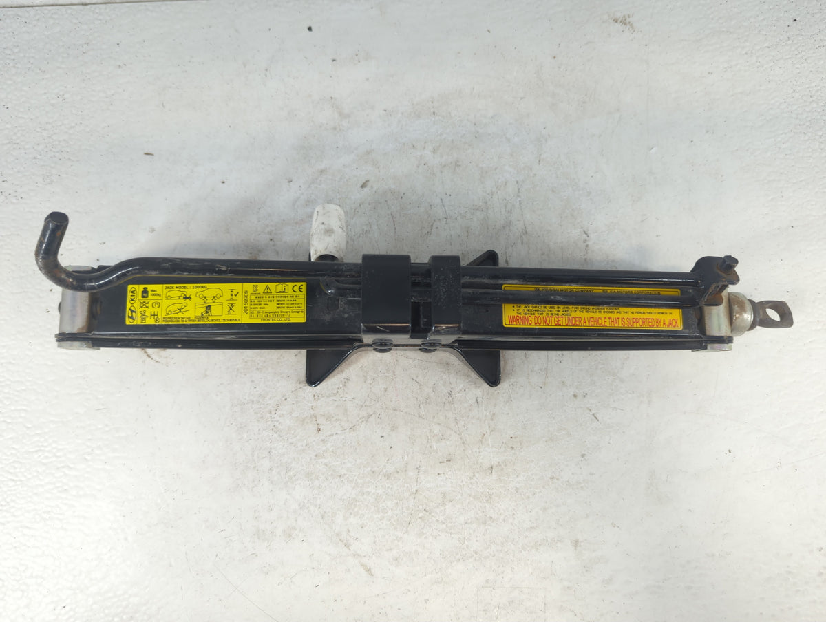 2016 Hyundai Tucson Spare Scissor Car Jack 1048273 - Oemusedautoparts1.com