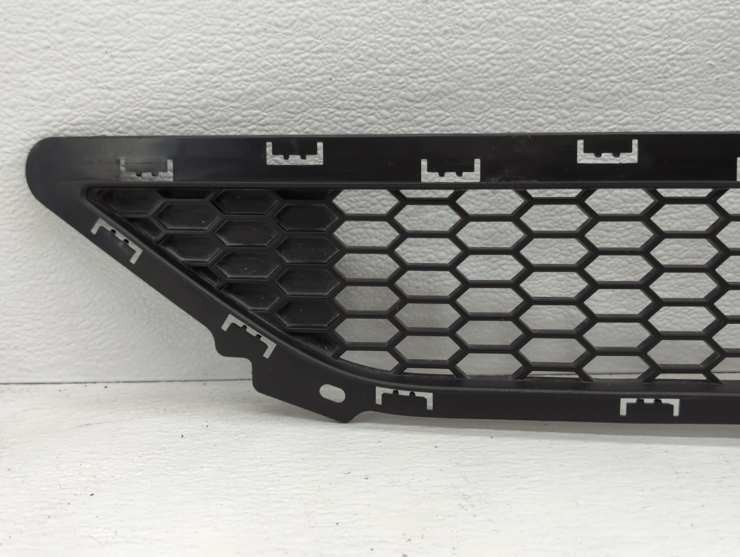 2016-2018 Hyundai Tucson Front Grille Bumper Not Included - Oemusedautoparts1.com