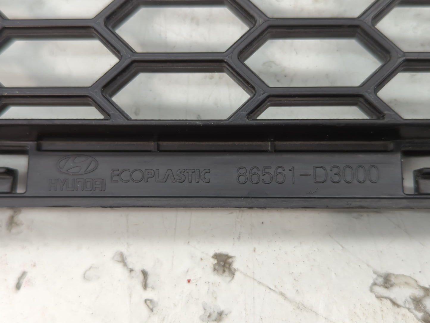 2016-2018 Hyundai Tucson Front Grille Bumper Not Included - Oemusedautoparts1.com