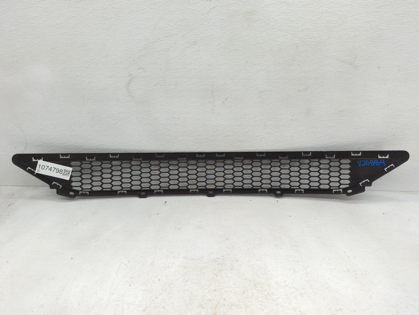 2016-2018 Hyundai Tucson Front Grille Bumper Not Included - Oemusedautoparts1.com