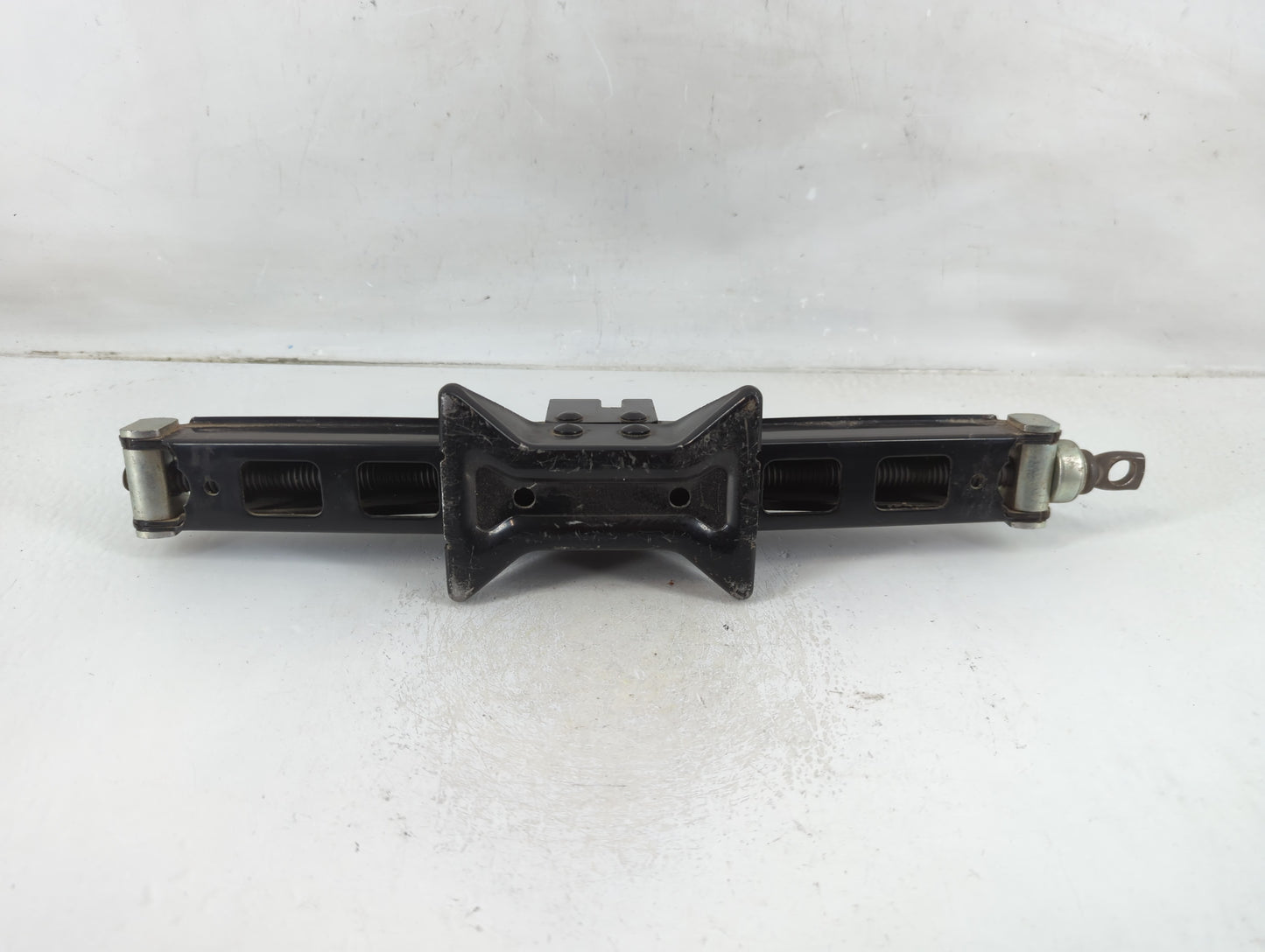 2016 Hyundai Tucson Spare Scissor Car Jack 1123443 - Oemusedautoparts1.com