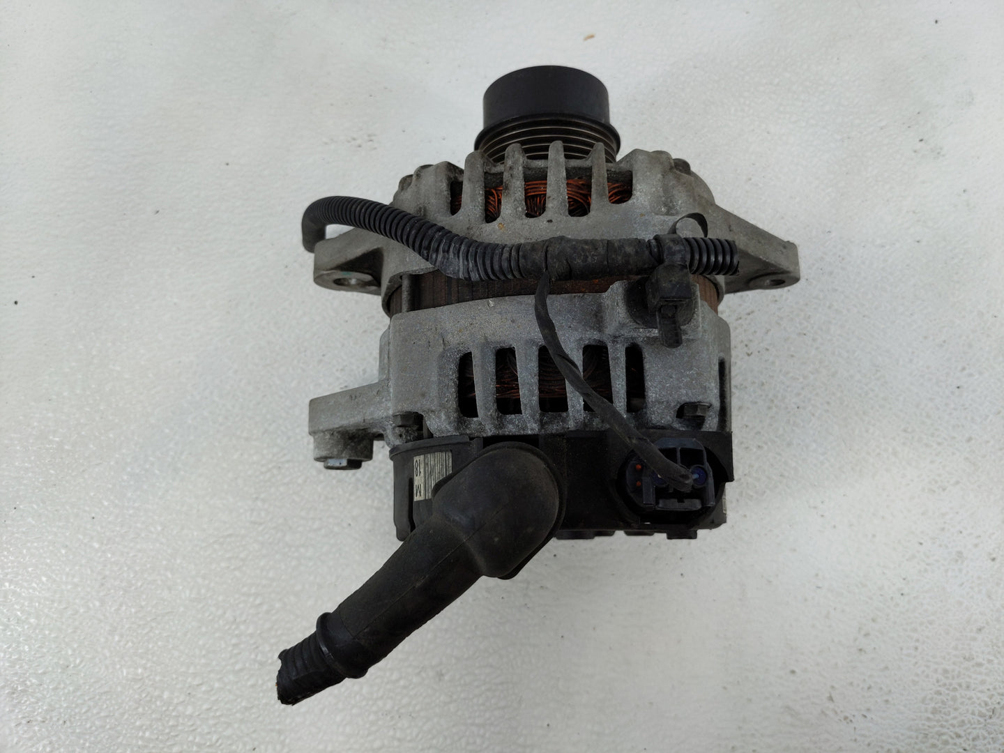 2016-2018 Hyundai Tucson Alternator Replacement Generator Charging Assembly Engine OEM P/N:37300-2B960 Fits OEM Used Auto Pa