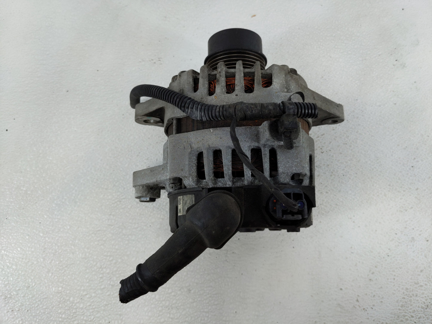 2016-2018 Hyundai Tucson Alternator Replacement Generator Charging Assembly Engine OEM P/N:37300-2B960 Fits OEM Used Auto Pa