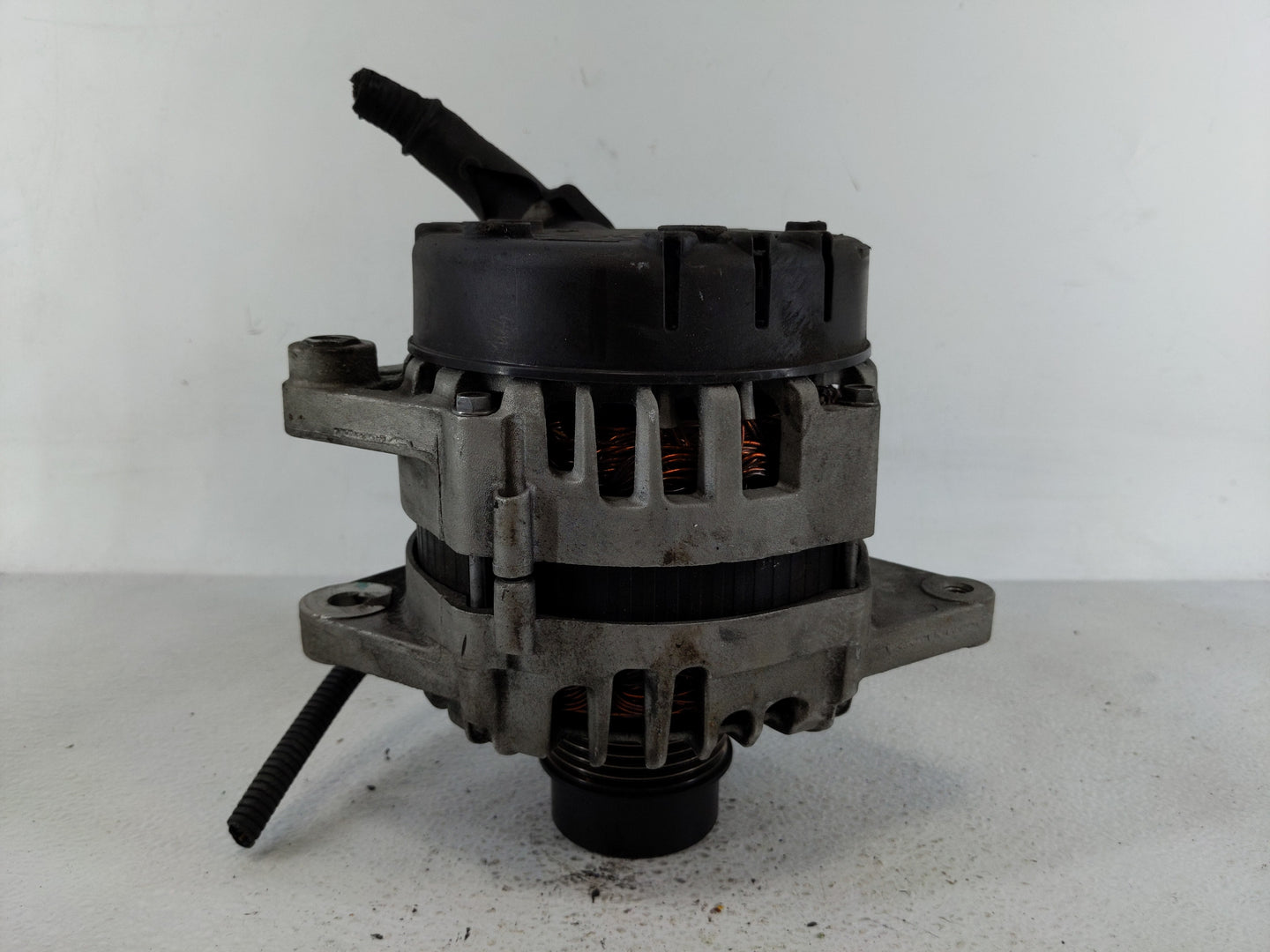 2016-2018 Hyundai Tucson Alternator Replacement Generator Charging Assembly Engine OEM P/N:37300-2B960 Fits OEM Used Auto Pa