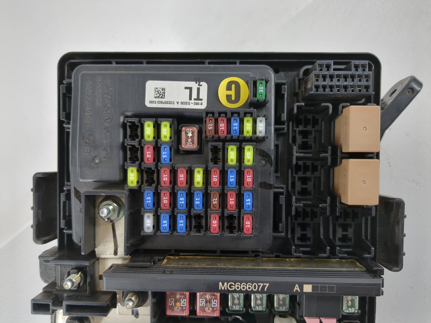 2016-2018 Hyundai Tucson Fusebox Fuse Box Panel Relay Module P/N:91431 D3202 Fits Fits 2016 2017 2018 OEM Used Auto Parts - 
