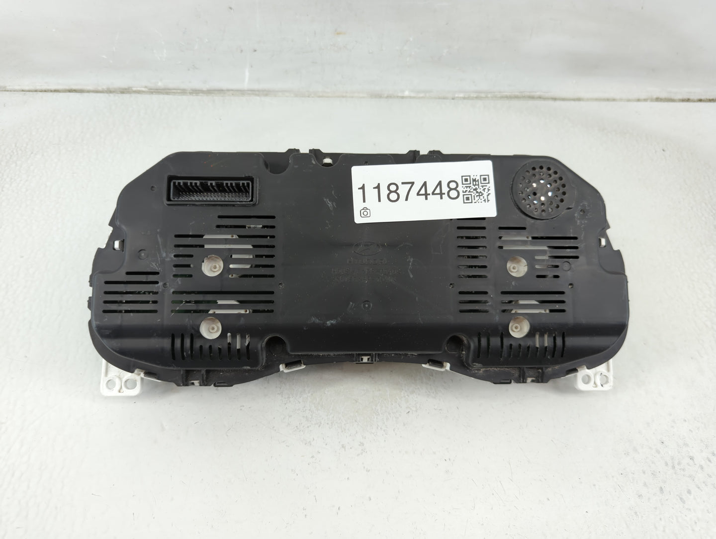 2016-2017 Hyundai Tucson Instrument Cluster Speedometer Gauges P/N:94001-D3170 Fits Fits 2016 2017 OEM Used Auto Parts - Oem