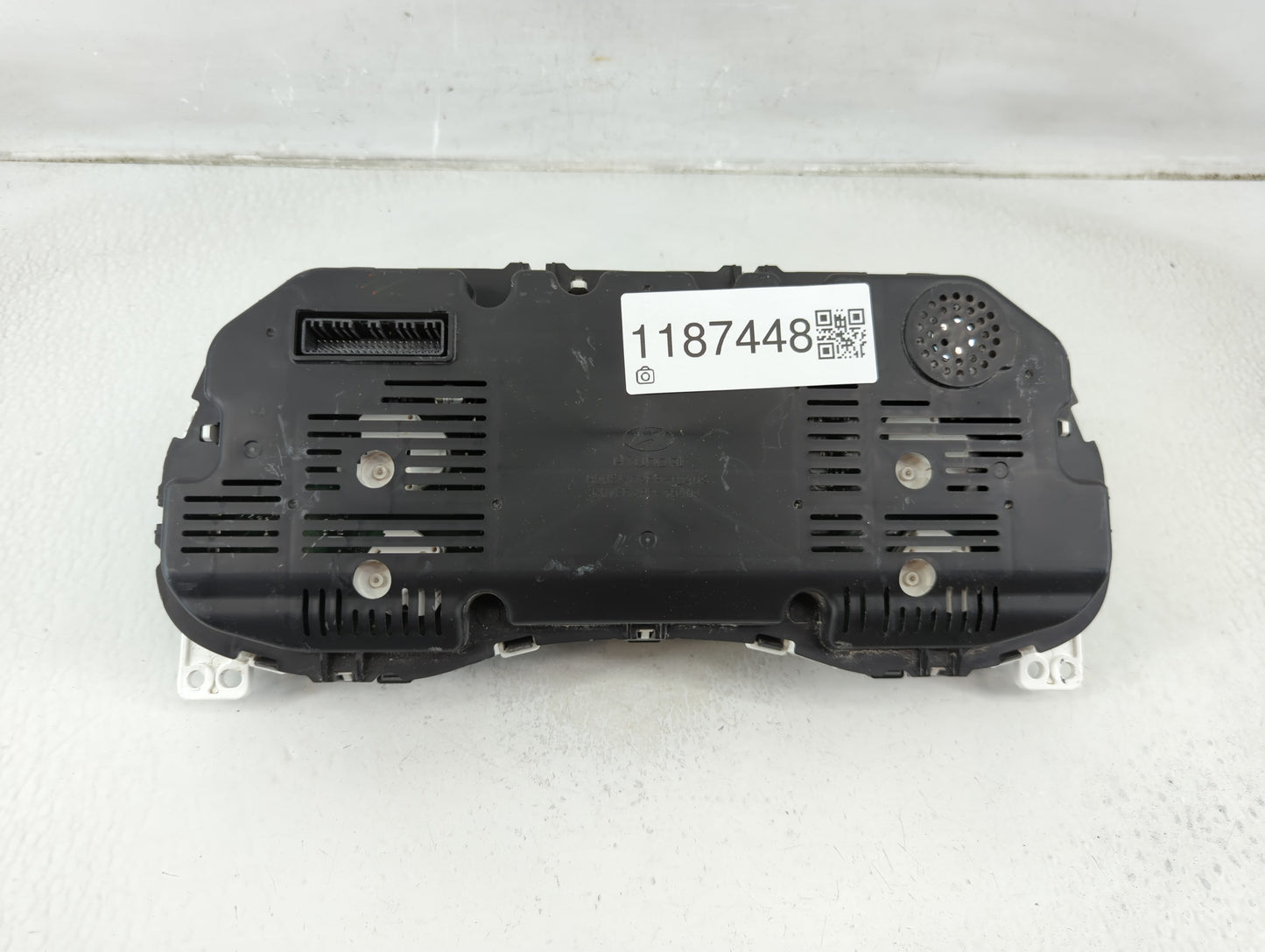 2016-2017 Hyundai Tucson Instrument Cluster Speedometer Gauges P/N:94001-D3170 Fits Fits 2016 2017 OEM Used Auto Parts - Oem