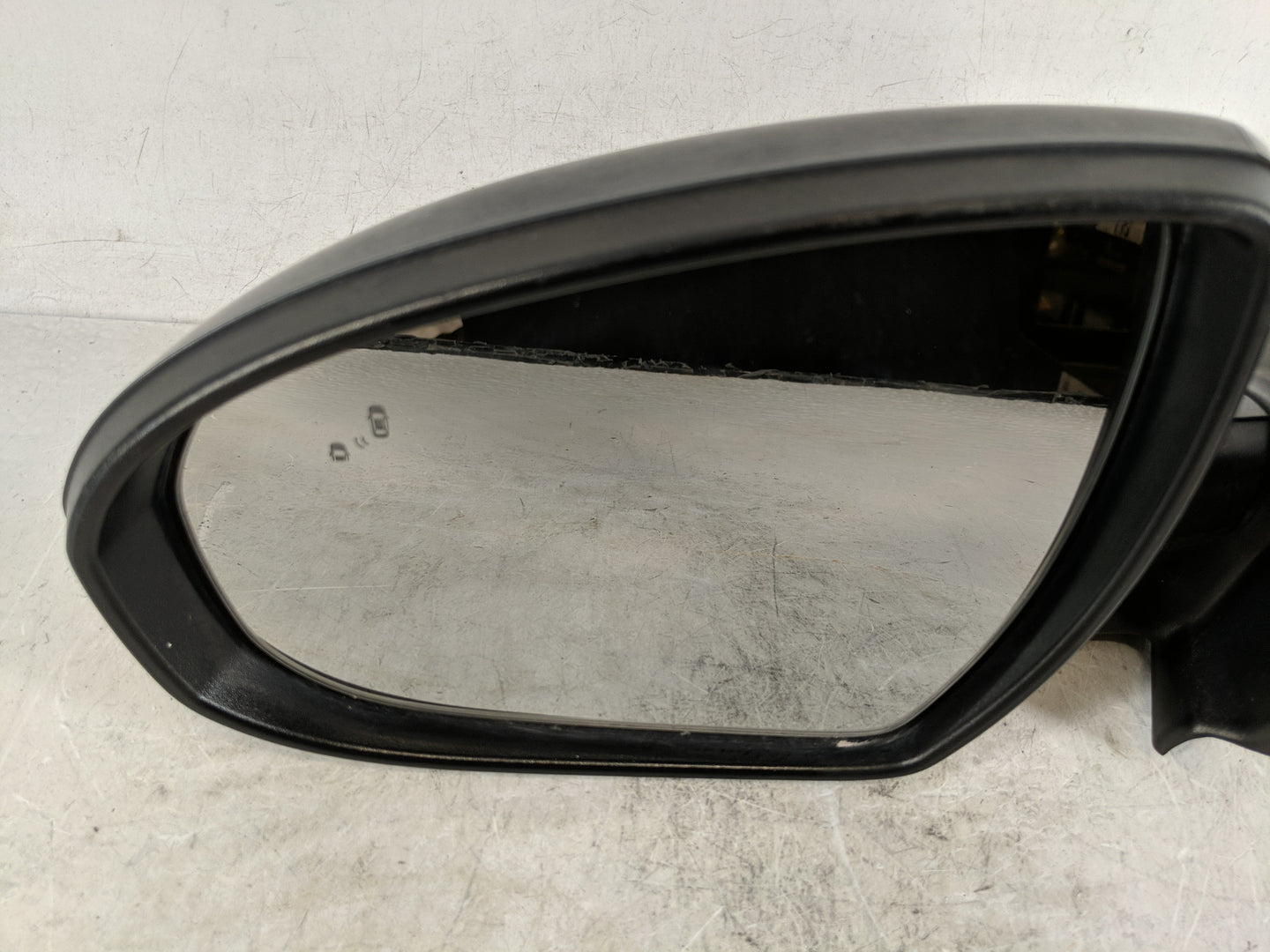2016-2018 Hyundai Tucson Driver Side View Mirror - Left Door Mirror OEM Used - Oemusedautoparts1.com