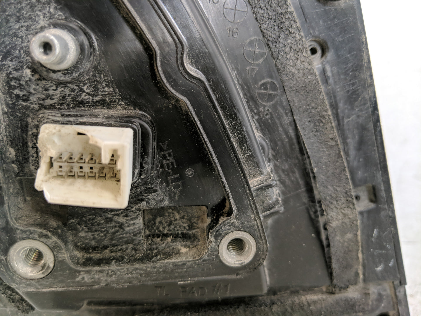 2016-2018 Hyundai Tucson Driver Side View Mirror - Left Door Mirror OEM Used - Oemusedautoparts1.com