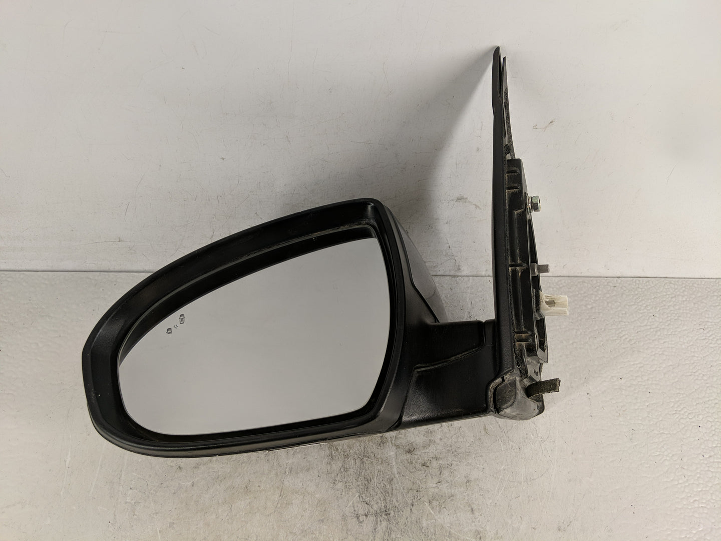2016-2018 Hyundai Tucson Driver Side View Mirror - Left Door Mirror OEM Used - Oemusedautoparts1.com