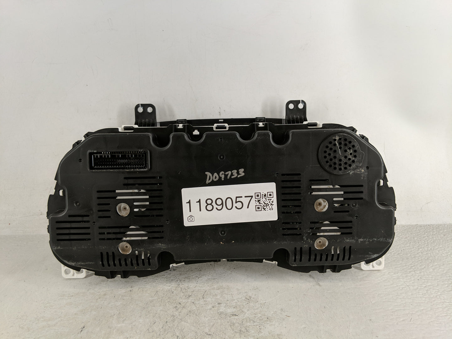 2016-2017 Hyundai Tucson Instrument Cluster Speedometer Gauges P/N:94011-D3161 Fits Fits 2016 2017 OEM Used Auto Parts - Oem