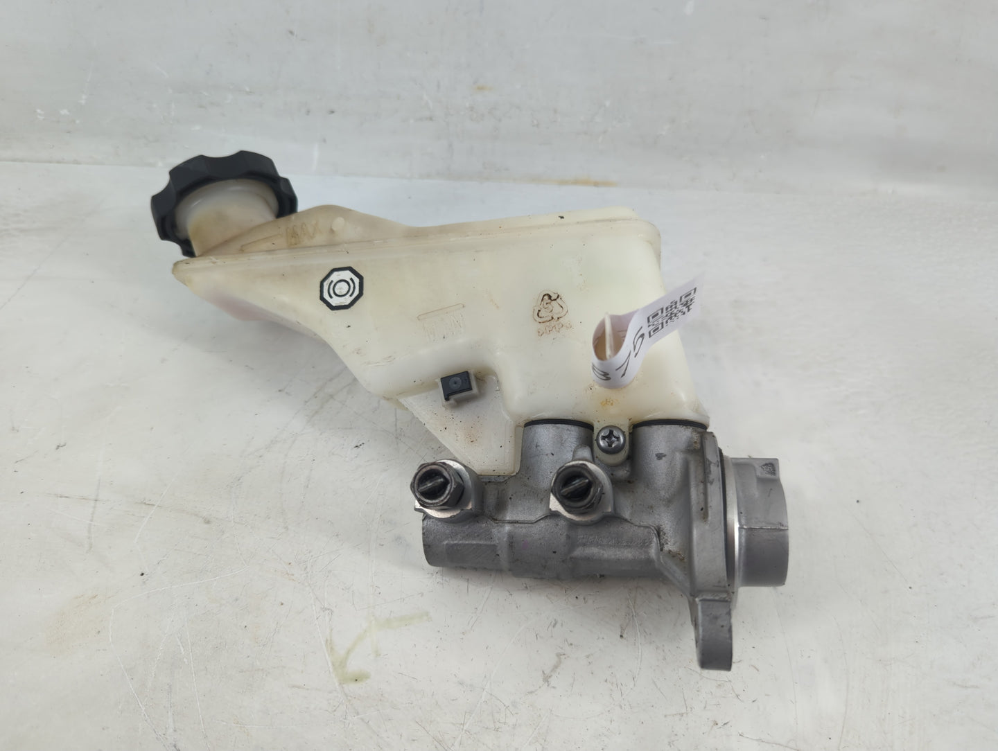 2016-2021 Hyundai Tucson Brake Master Cylinder 1198875 - Oemusedautoparts1.com