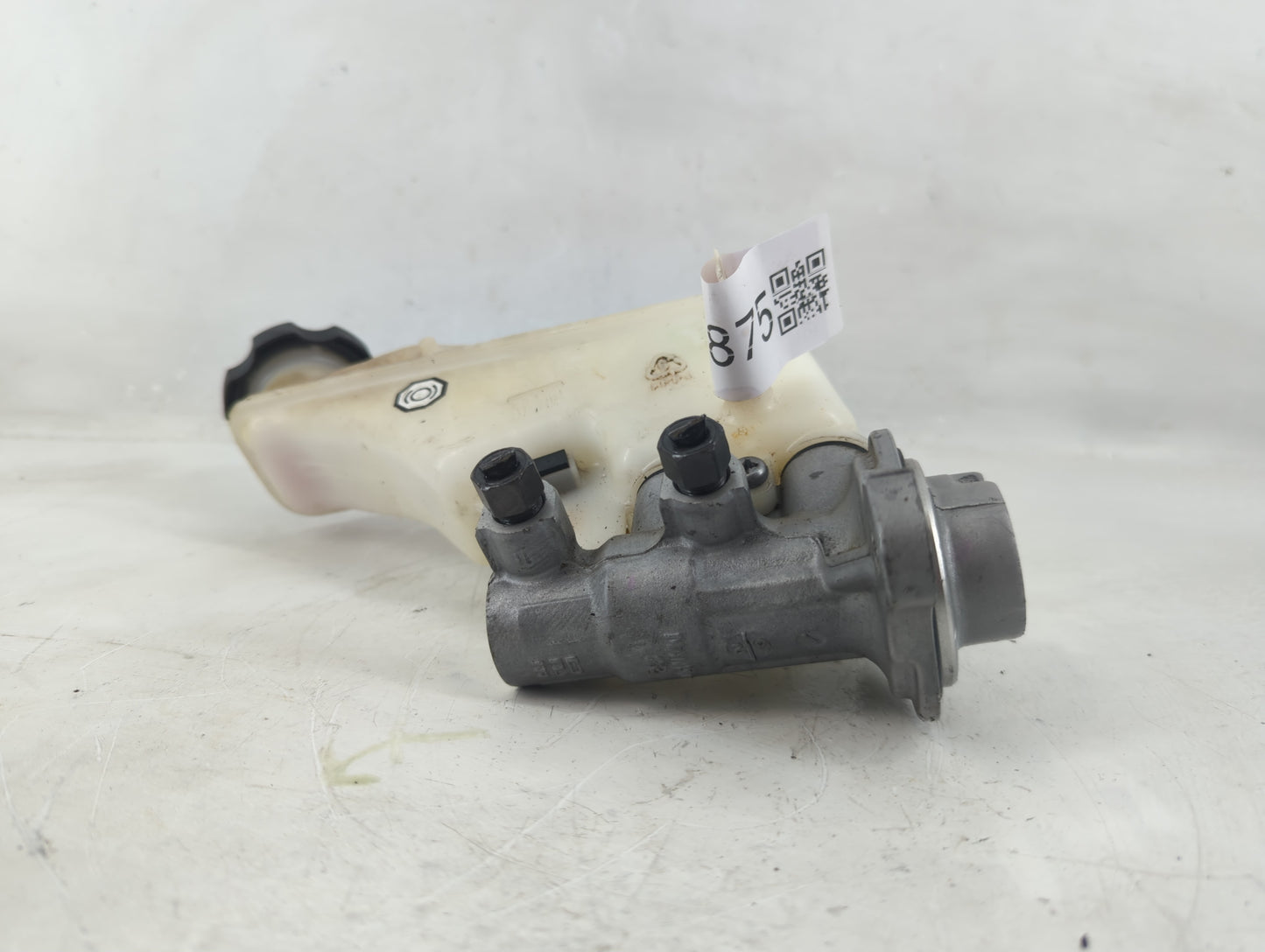 2016-2021 Hyundai Tucson Brake Master Cylinder 1198875 - Oemusedautoparts1.com