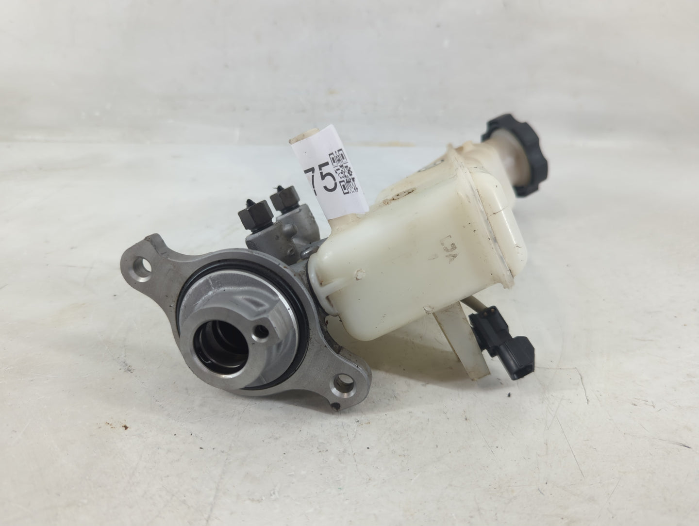 2016-2021 Hyundai Tucson Brake Master Cylinder 1198875 - Oemusedautoparts1.com