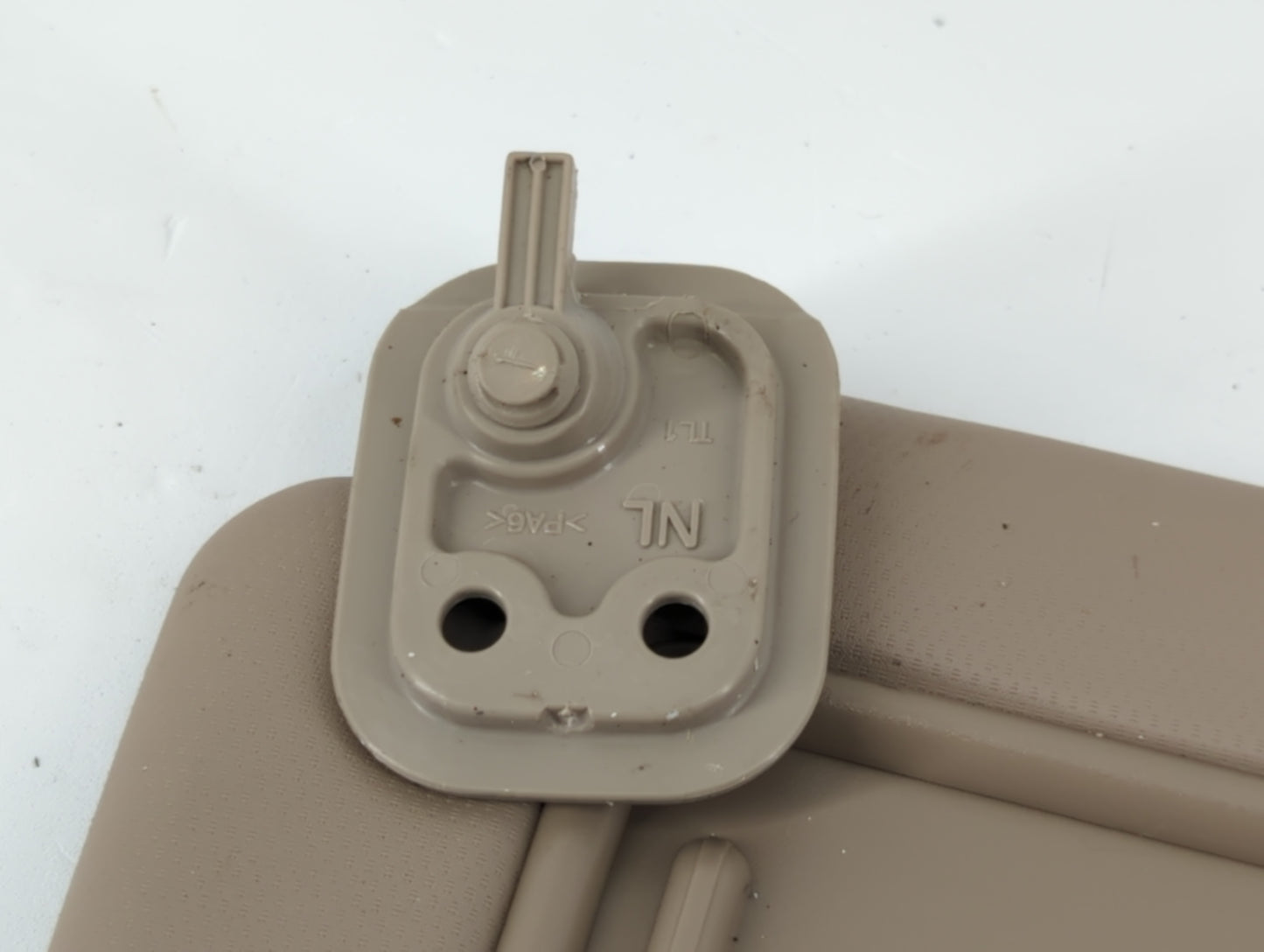 2016-2018 Hyundai Tucson Sun Visor Shade Replacement Driver Left Mirror Fits Fits 2016 2017 2018 OEM Used Auto Parts - Oemus