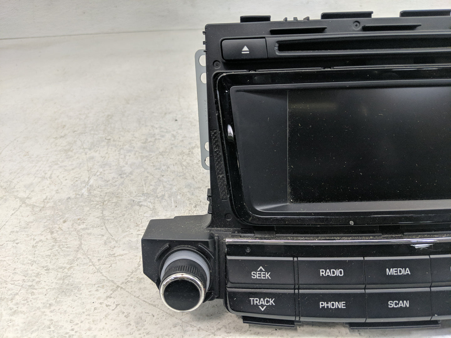 2016-2017 Hyundai Tucson Radio AM FM Cd Player Receiver Replacement P/N:96180-D31004X Fits Fits 2016 2017 OEM Used Auto Part