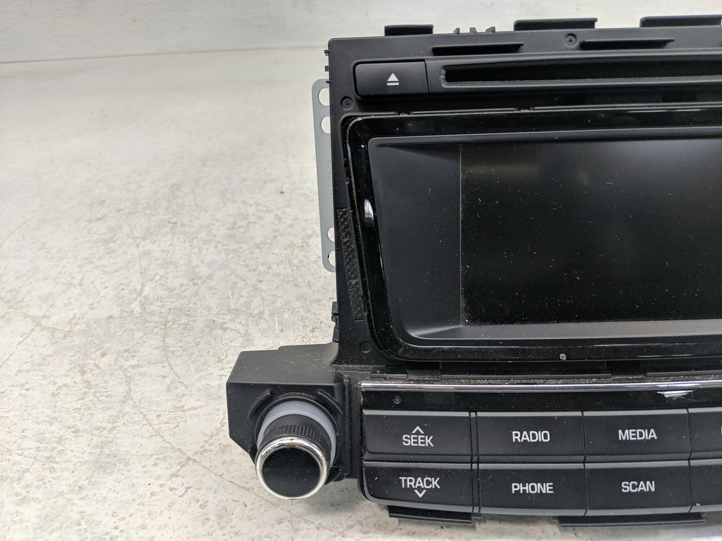 2016-2017 Hyundai Tucson Radio AM FM Cd Player Receiver Replacement P/N:96180-D31004X Fits Fits 2016 2017 OEM Used Auto Part