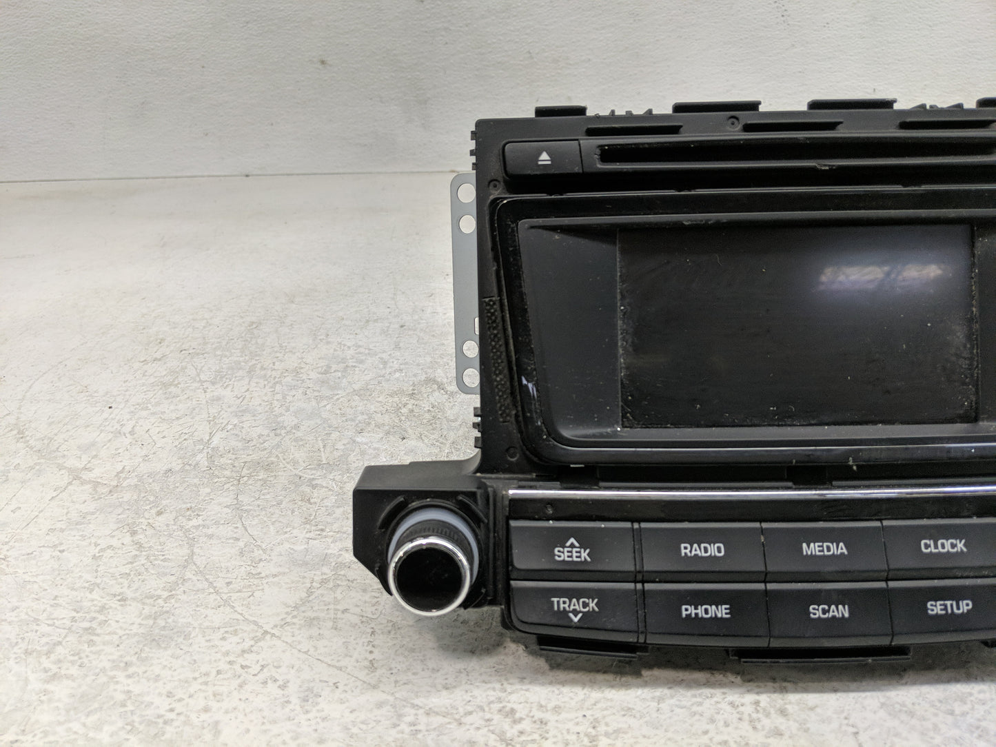 2016-2017 Hyundai Tucson Radio AM FM Cd Player Receiver Replacement P/N:96180-D31004X Fits Fits 2016 2017 OEM Used Auto Part