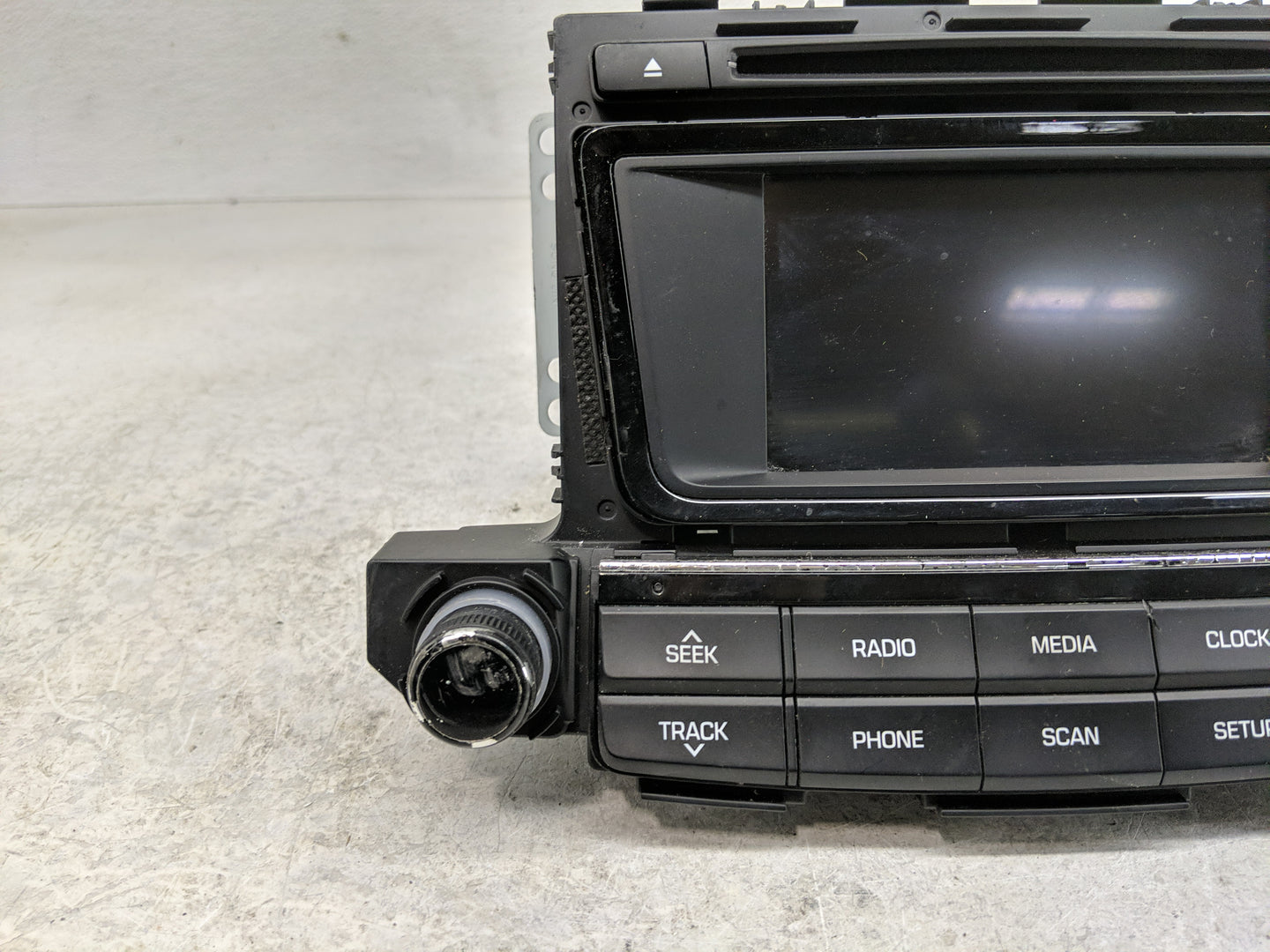 2016-2017 Hyundai Tucson Radio AM FM Cd Player Receiver Replacement P/N:96180-D31004X Fits Fits 2016 2017 OEM Used Auto Part