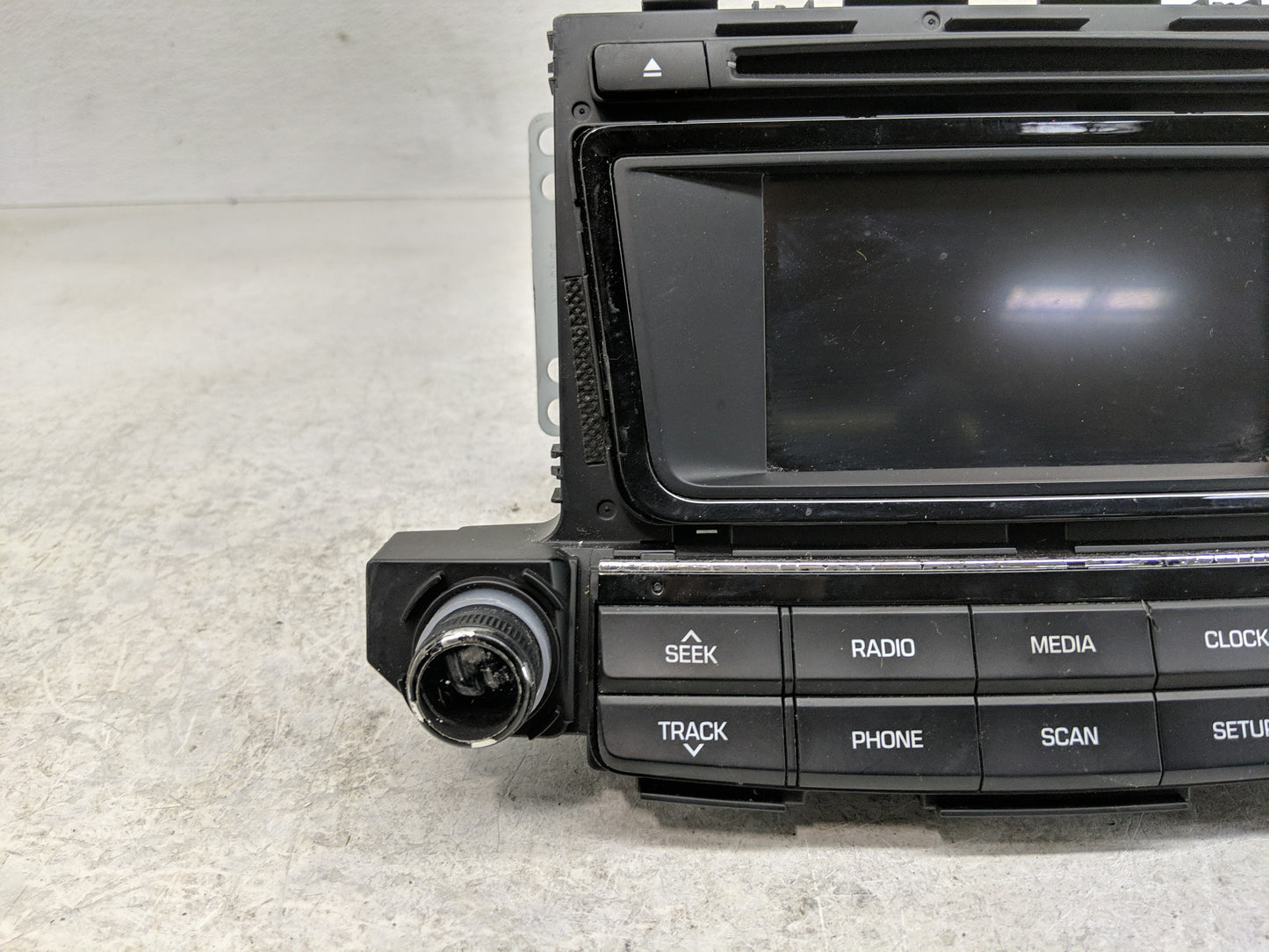 2016-2017 Hyundai Tucson Radio AM FM Cd Player Receiver Replacement P/N:96180-D31004X Fits Fits 2016 2017 OEM Used Auto Part