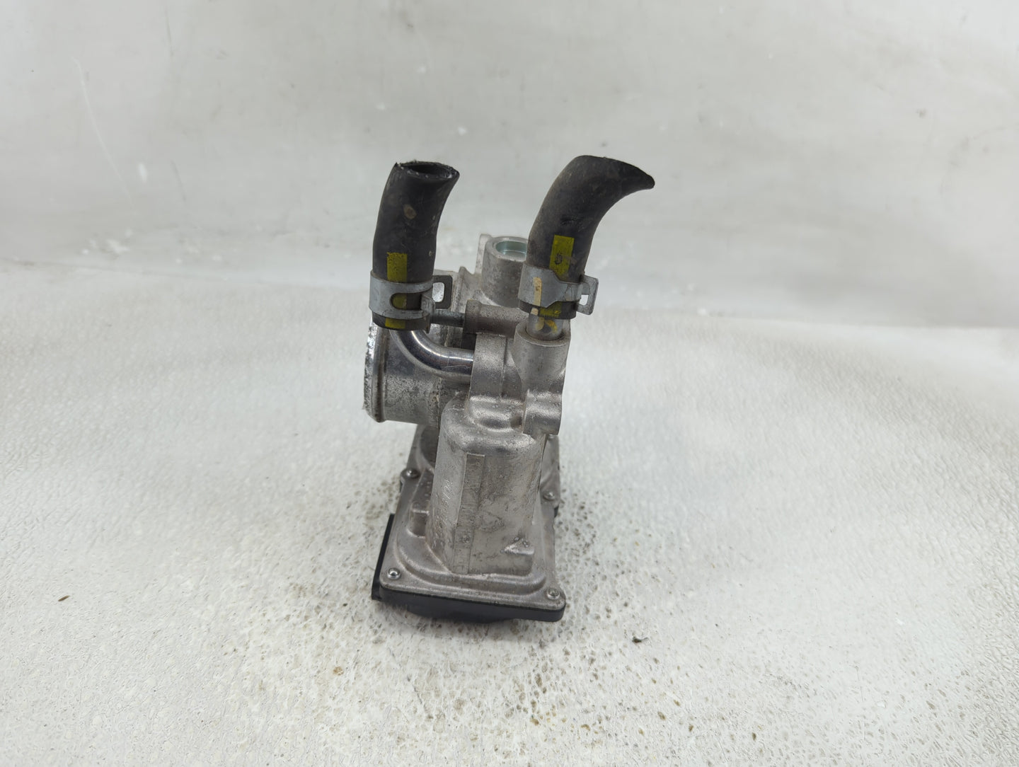 2016-2018 Hyundai Tucson Throttle Body P/N:35100-2B340 Fits Fits 2015 2016 2017 2018 2019 2020 2021 2022 OEM Used Auto Parts