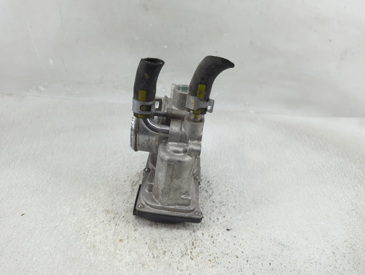 2016-2018 Hyundai Tucson Throttle Body P/N:35100-2B340 Fits Fits 2015 2016 2017 2018 2019 2020 2021 2022 OEM Used Auto Parts