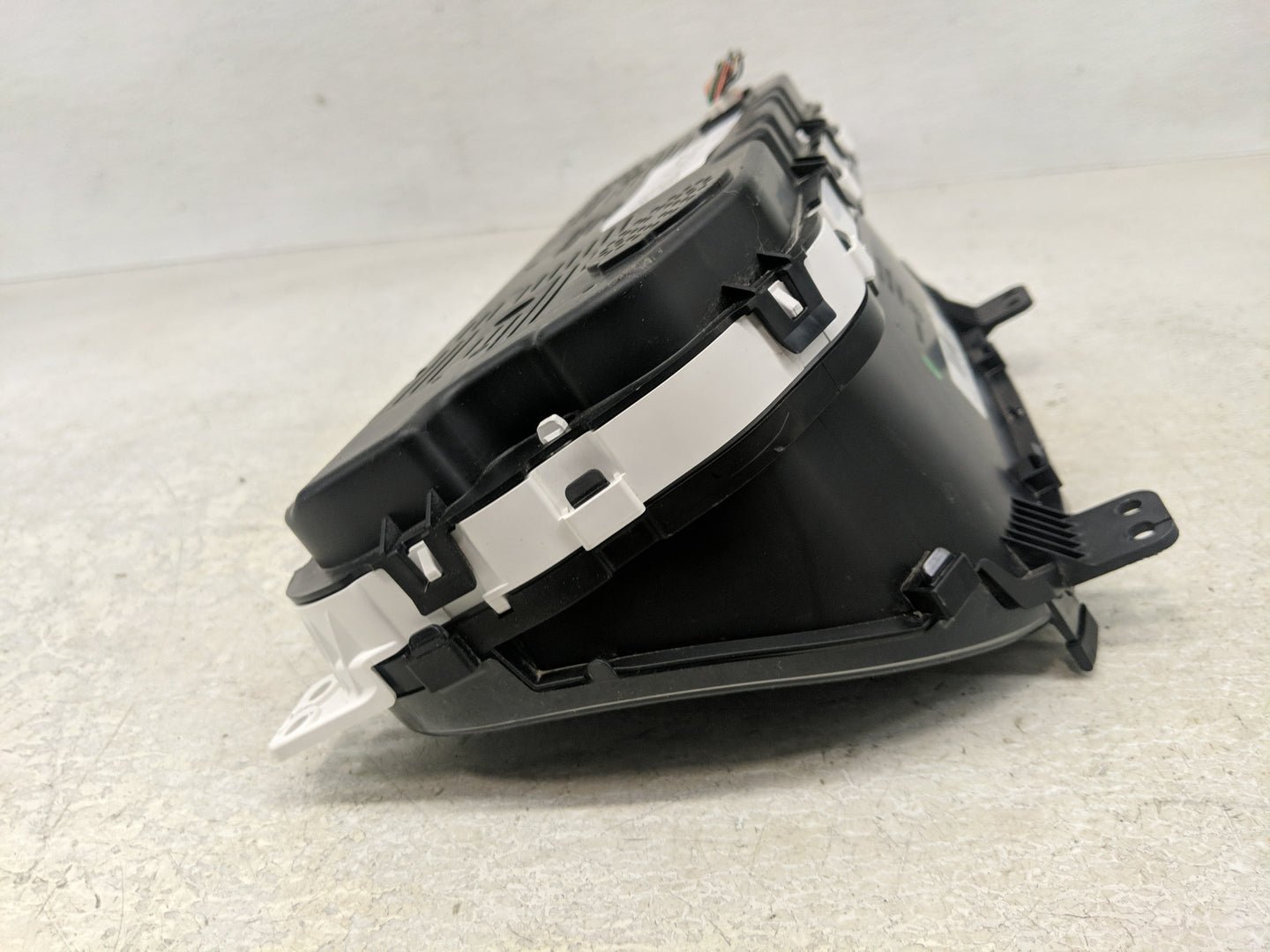 2016-2017 Hyundai Tucson Instrument Cluster Speedometer Gauges P/N:94001-D3170 Fits Fits 2016 2017 OEM Used Auto Parts - Oem