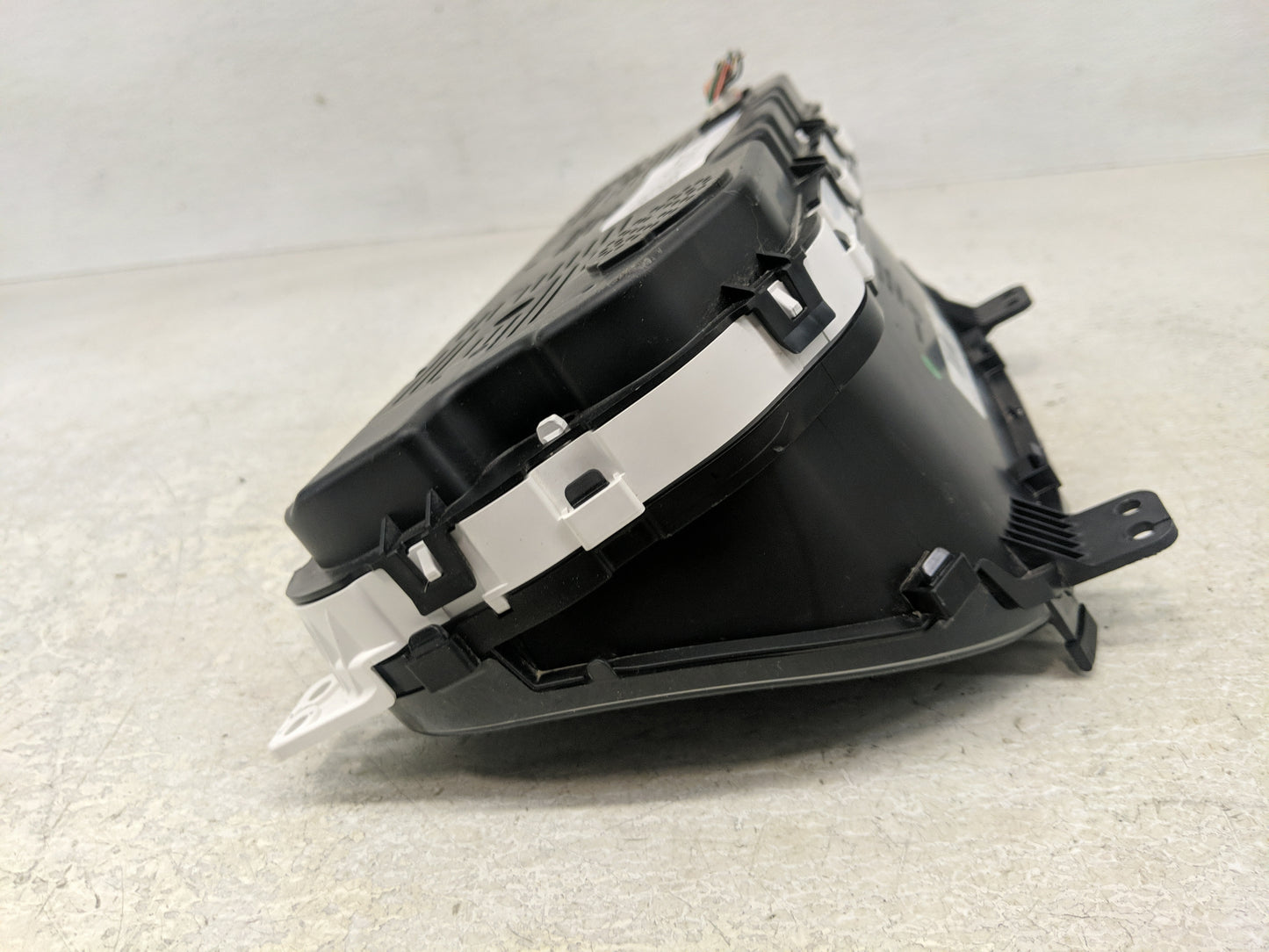 2016-2017 Hyundai Tucson Instrument Cluster Speedometer Gauges P/N:94001-D3170 Fits Fits 2016 2017 OEM Used Auto Parts - Oem