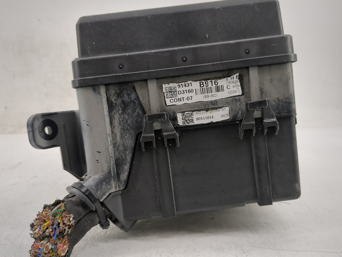 2016-2018 Hyundai Tucson Fusebox Fuse Box Panel Relay Module Fits Fits 2016 2017 2018 OEM Used Auto Parts - Oemusedautoparts