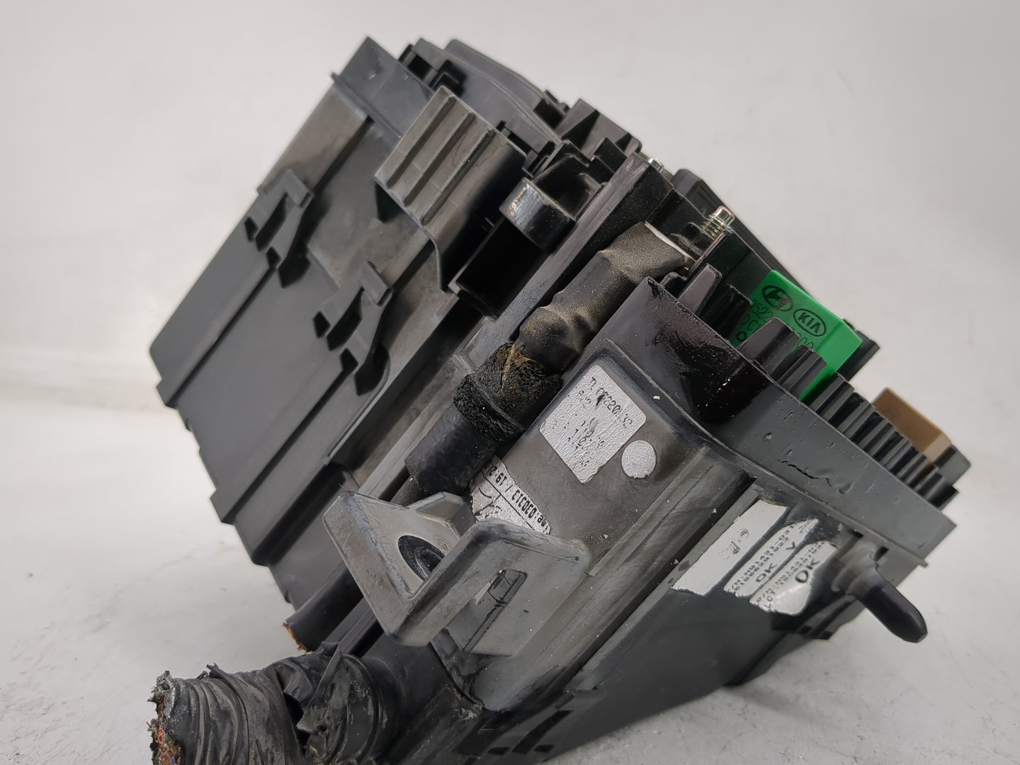 2016-2018 Hyundai Tucson Fusebox Fuse Box Panel Relay Module Fits Fits 2016 2017 2018 OEM Used Auto Parts - Oemusedautoparts