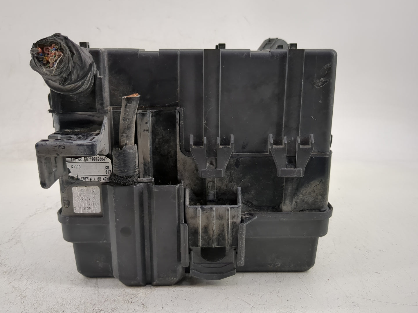 2016-2018 Hyundai Tucson Fusebox Fuse Box Panel Relay Module Fits Fits 2016 2017 2018 OEM Used Auto Parts - Oemusedautoparts