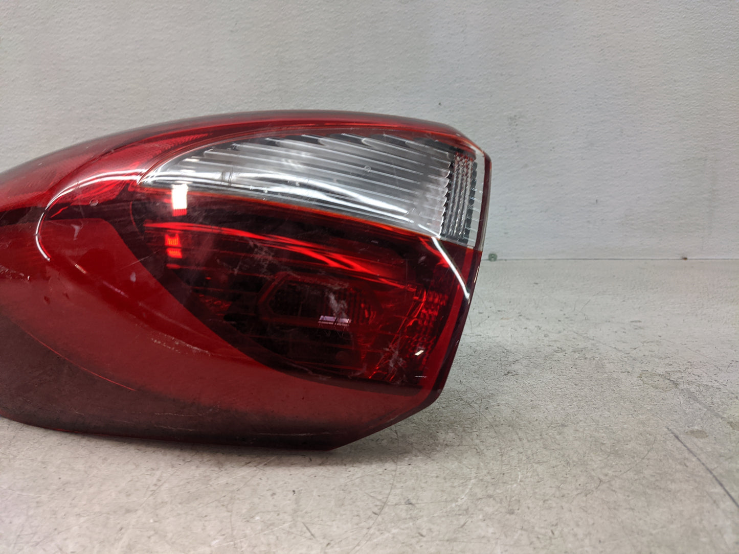 2016-2018 Hyundai Tucson Tail Light Assembly Passenger Right OEM P/N:92402-D30 Fits Fits 2016 2017 2018 OEM Used Auto Parts 