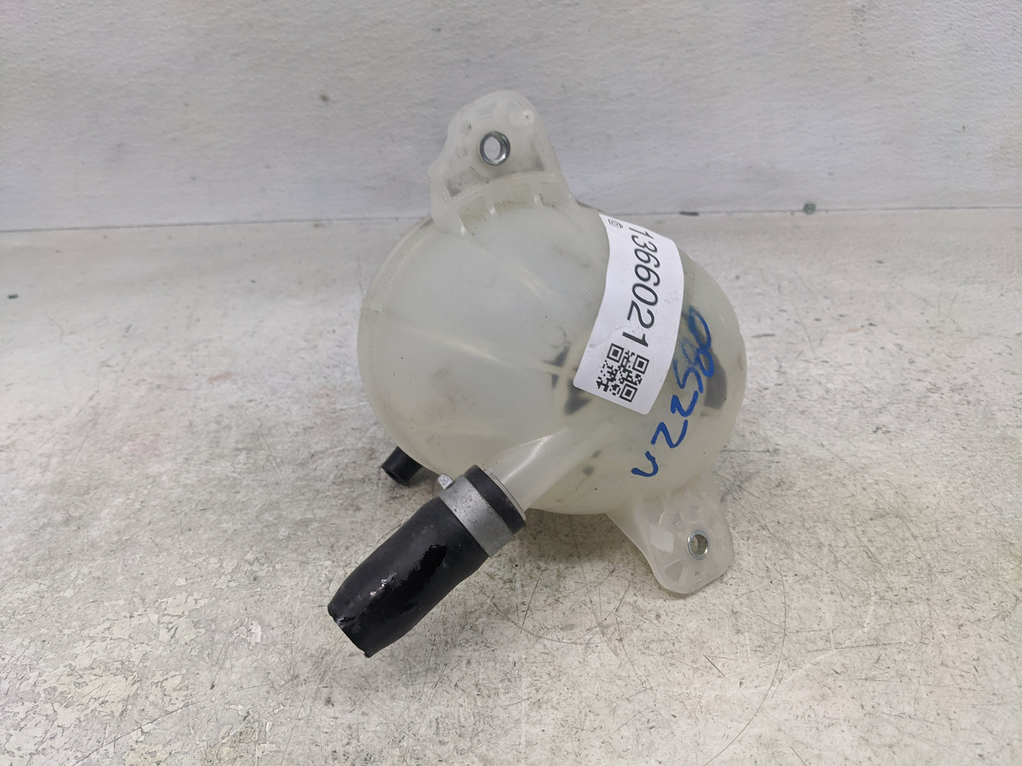 2016 Hyundai Tucson Windshield Washer Fluid Reservoir Bottle Oem - Oemusedautoparts1.com