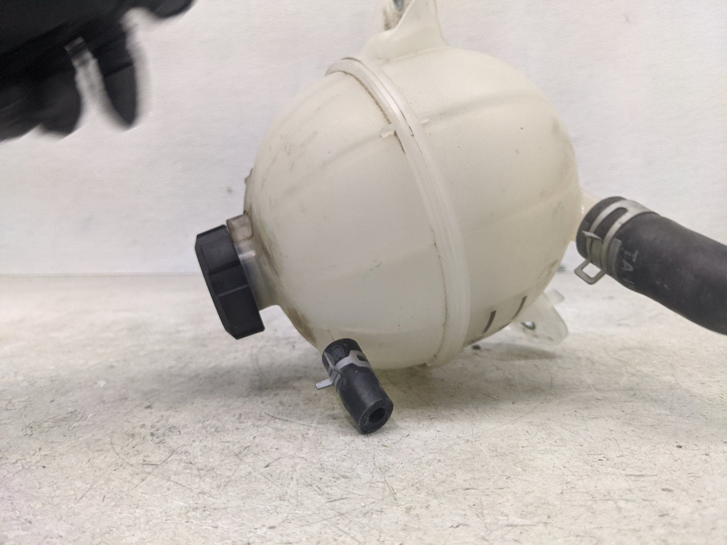 2016 Hyundai Tucson Windshield Washer Fluid Reservoir Bottle Oem - Oemusedautoparts1.com