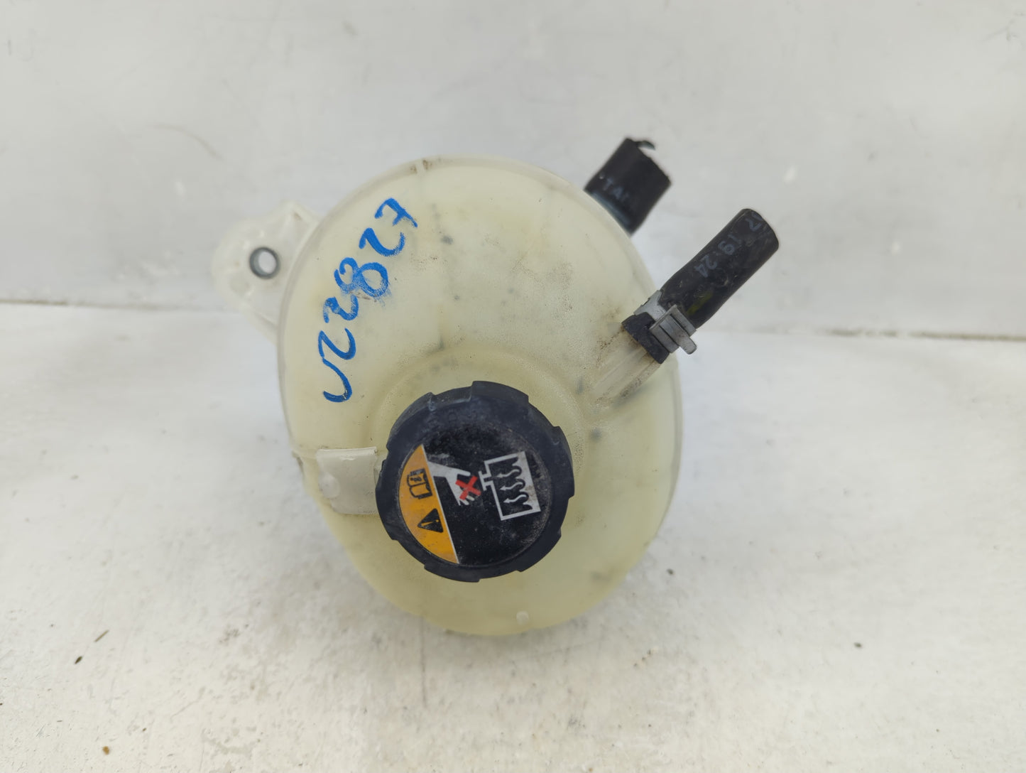 2016-2021 Hyundai Tucson Radiator Coolant Overflow Expansion Tank Bottle - Oemusedautoparts1.com