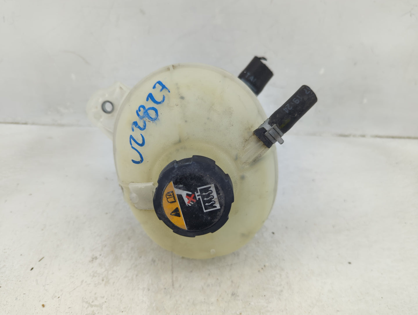 2016-2021 Hyundai Tucson Radiator Coolant Overflow Expansion Tank Bottle 1389883 - Oemusedautoparts1.com