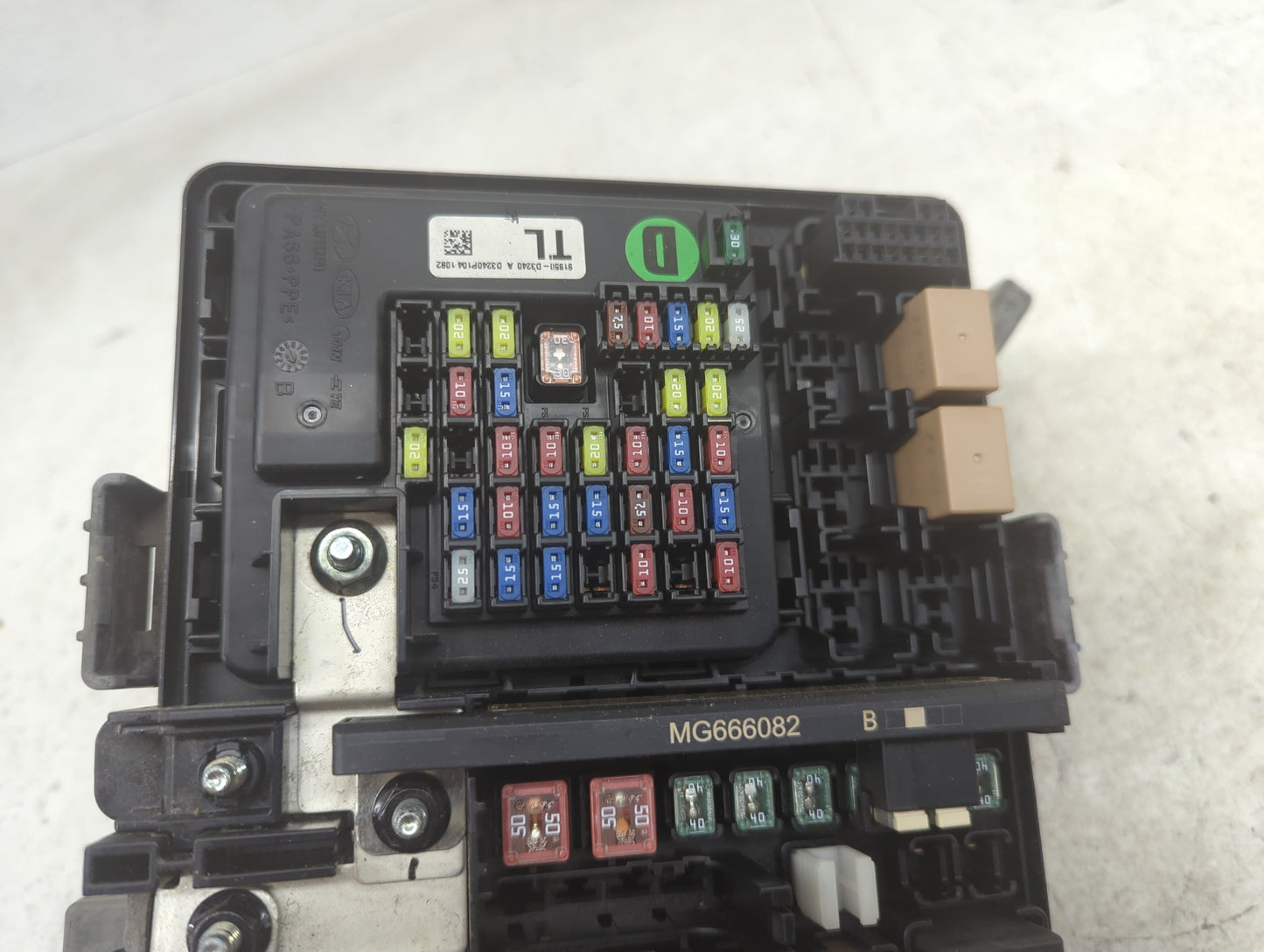 2016-2018 Hyundai Tucson Fusebox Fuse Box Panel Relay Module P/N:91941-D3021 Fits Fits 2016 2017 2018 OEM Used Auto Parts - 