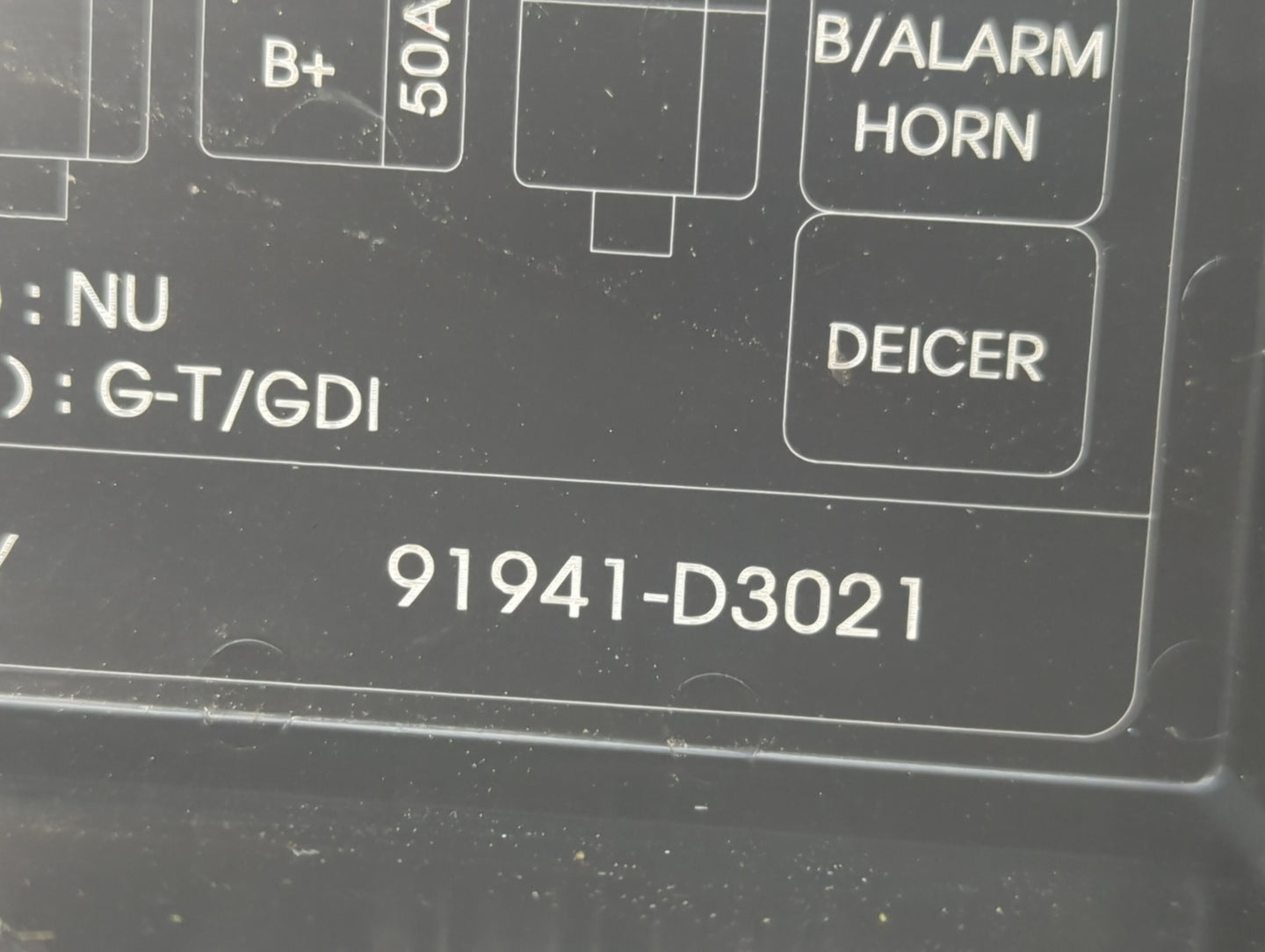 2016-2018 Hyundai Tucson Fusebox Fuse Box Panel Relay Module P/N:91941-D3021 Fits Fits 2016 2017 2018 OEM Used Auto Parts - 