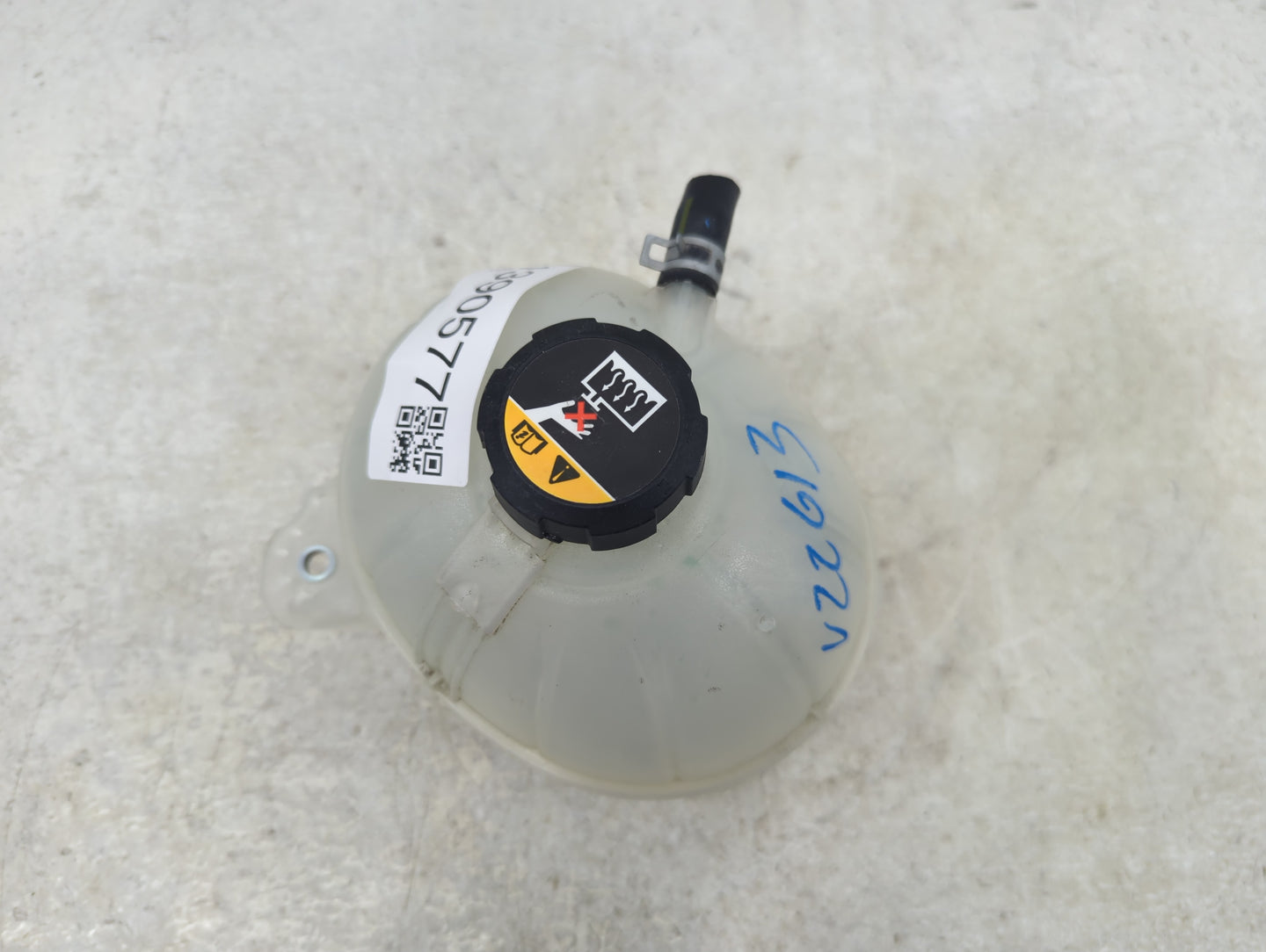 2016-2021 Hyundai Tucson Radiator Coolant Overflow Expansion Tank Bottle - Oemusedautoparts1.com