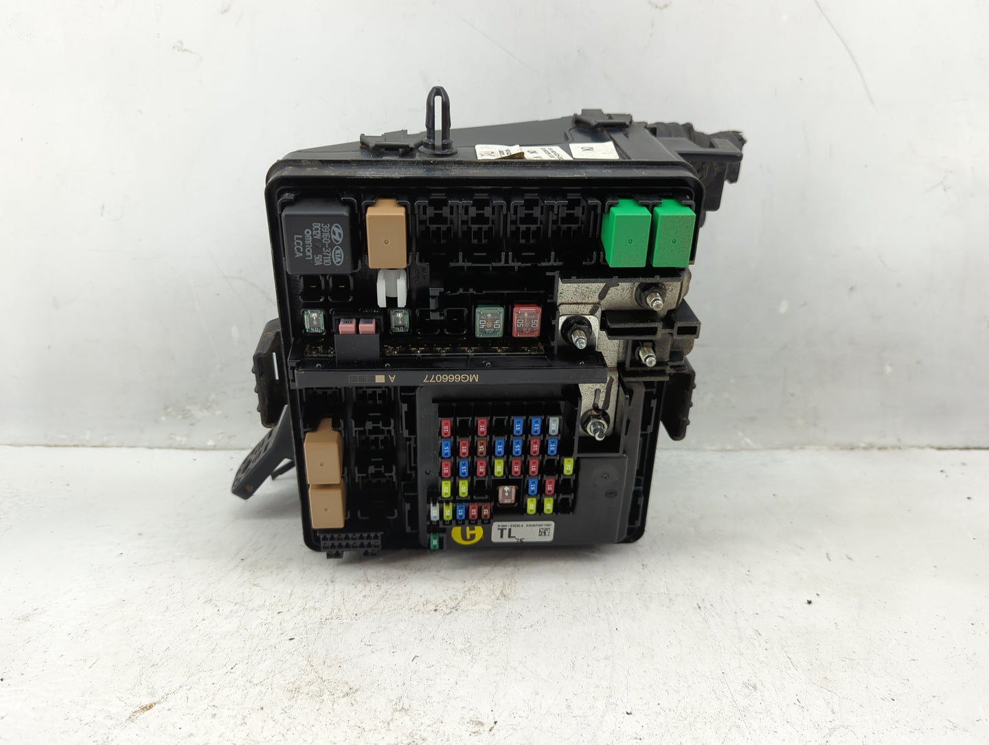 2016-2018 Hyundai Tucson Fusebox Fuse Box Panel Relay Module Fits Fits 2016 2017 2018 OEM Used Auto Parts - Oemusedautoparts