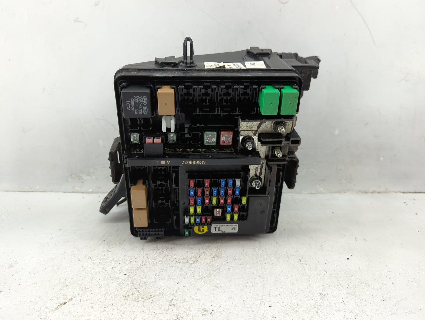 2016-2018 Hyundai Tucson Fusebox Fuse Box Panel Relay Module Fits Fits 2016 2017 2018 OEM Used Auto Parts - Oemusedautoparts