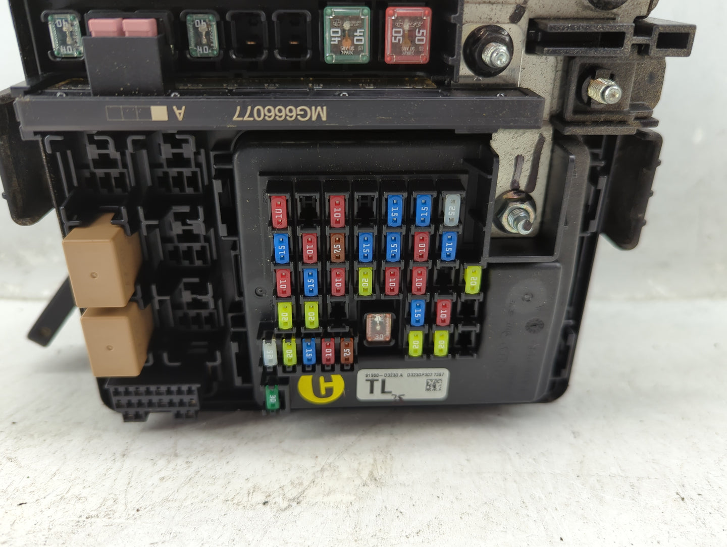 2016-2018 Hyundai Tucson Fusebox Fuse Box Panel Relay Module Fits Fits 2016 2017 2018 OEM Used Auto Parts - Oemusedautoparts