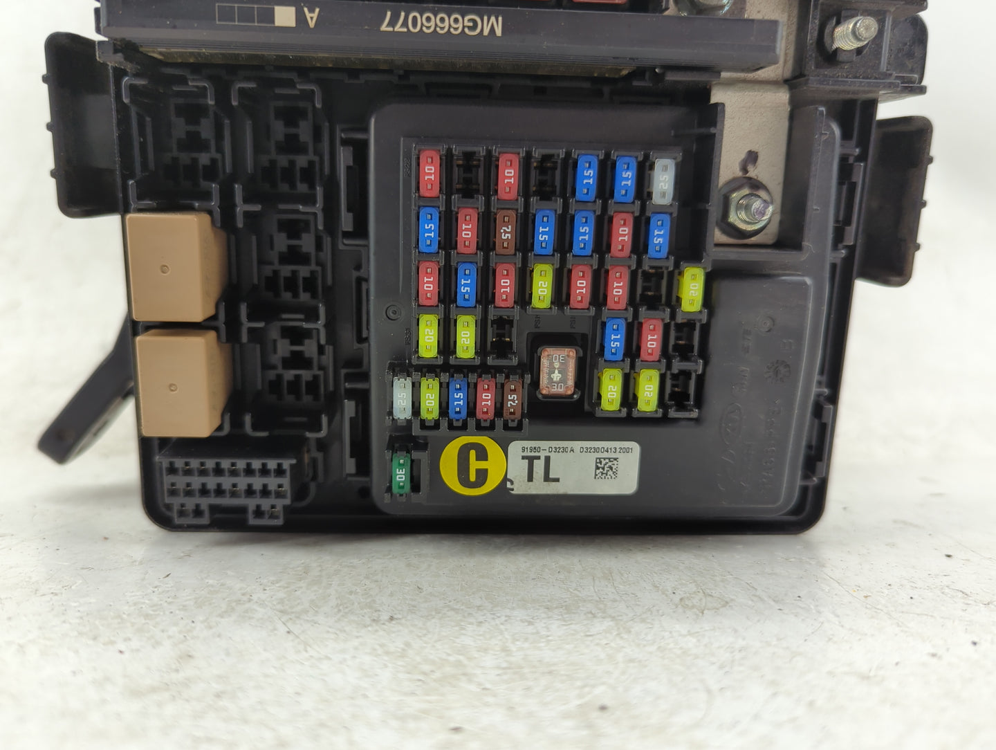 2016-2018 Hyundai Tucson Fusebox Fuse Box Panel Relay Module P/N:91941-D3020 Fits Fits 2016 2017 2018 OEM Used Auto Parts - 