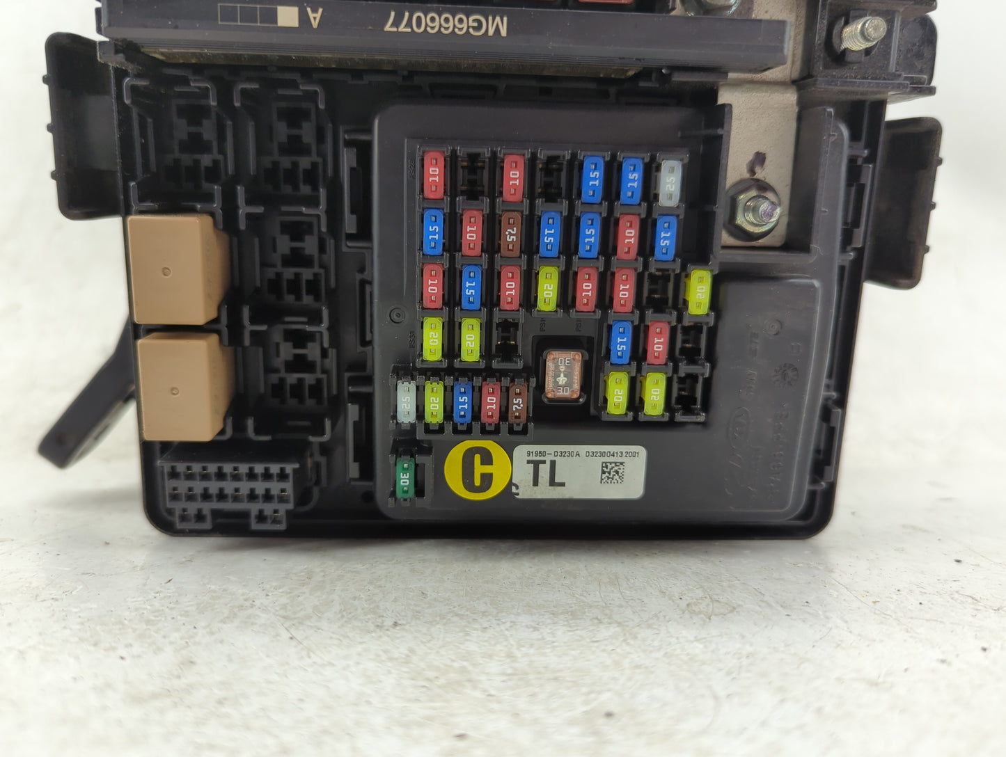 2016-2018 Hyundai Tucson Fusebox Fuse Box Panel Relay Module P/N:91941-D3020 Fits Fits 2016 2017 2018 OEM Used Auto Parts - 
