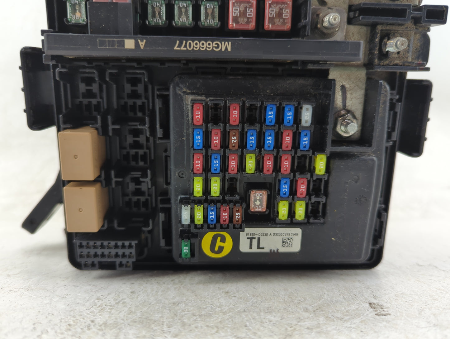 2016-2018 Hyundai Tucson Fusebox Fuse Box Panel Relay Module P/N:N91431-D3170 91431D D3170 Fits Fits 2016 2017 2018 OEM Used